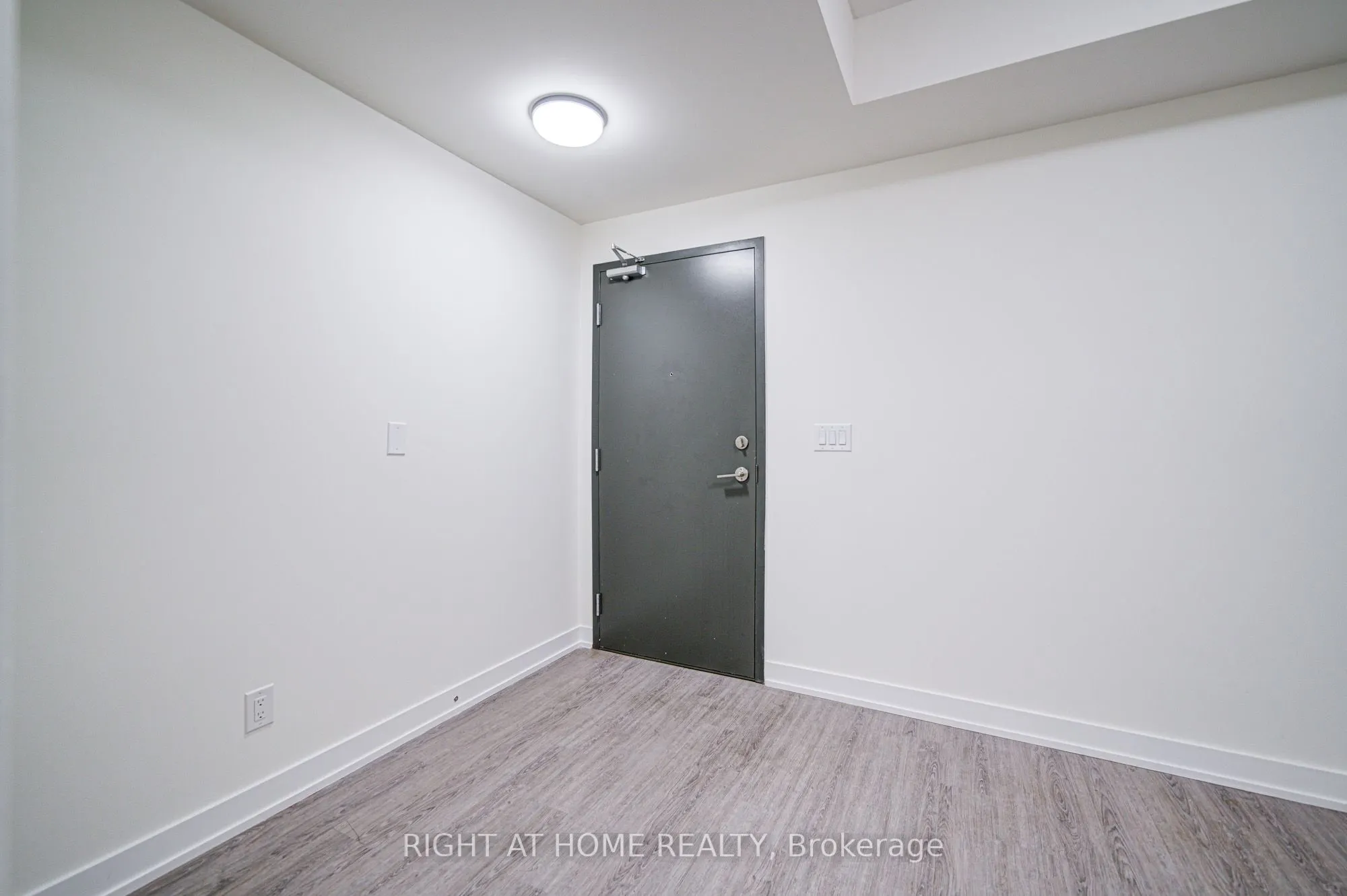 1350 Kingston Road #Th03