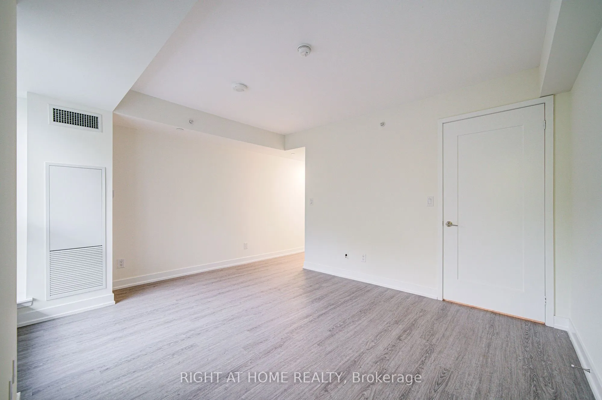 1350 Kingston Road #Th03