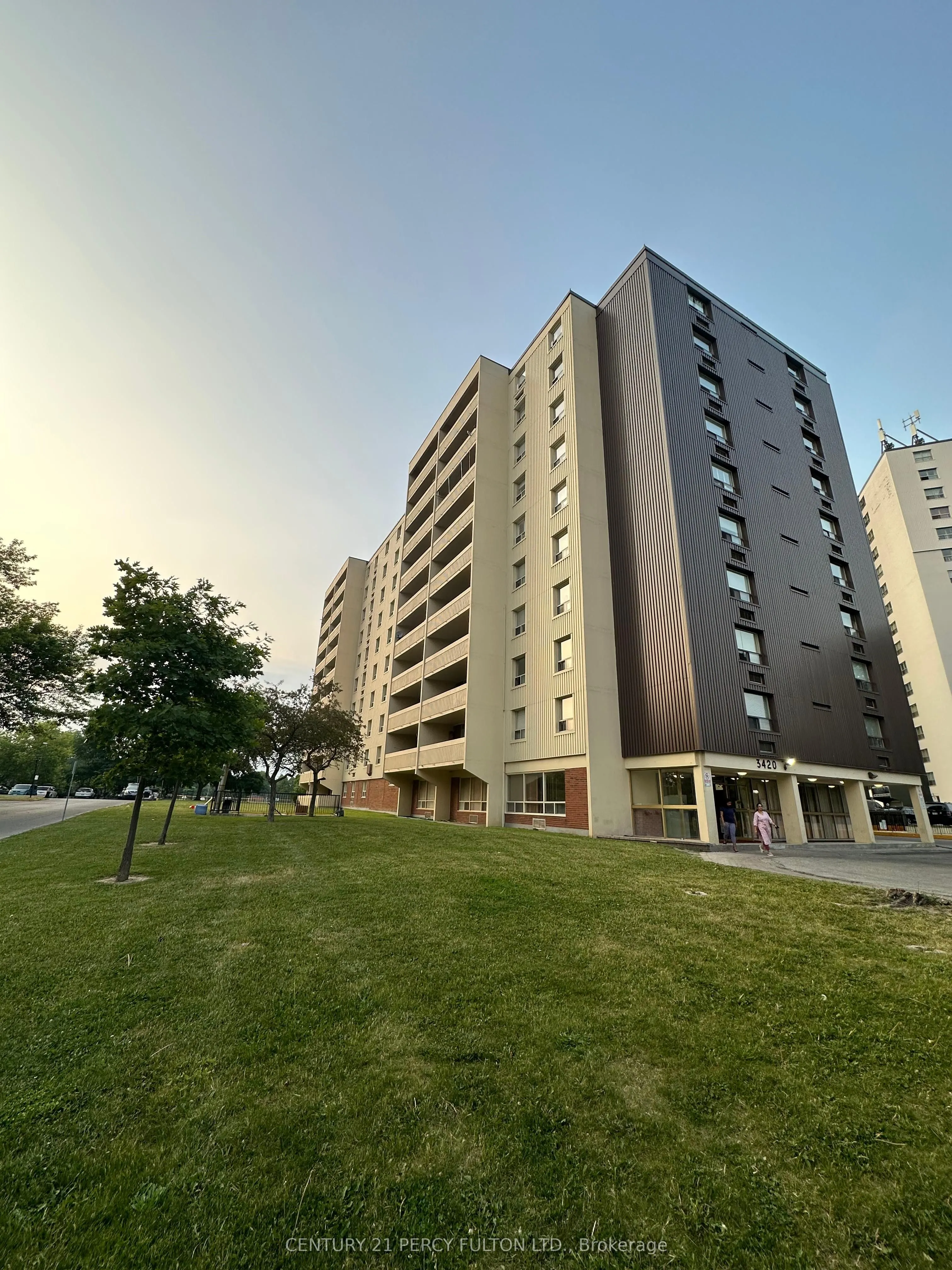 3420 Eglinton Avenue E #404
