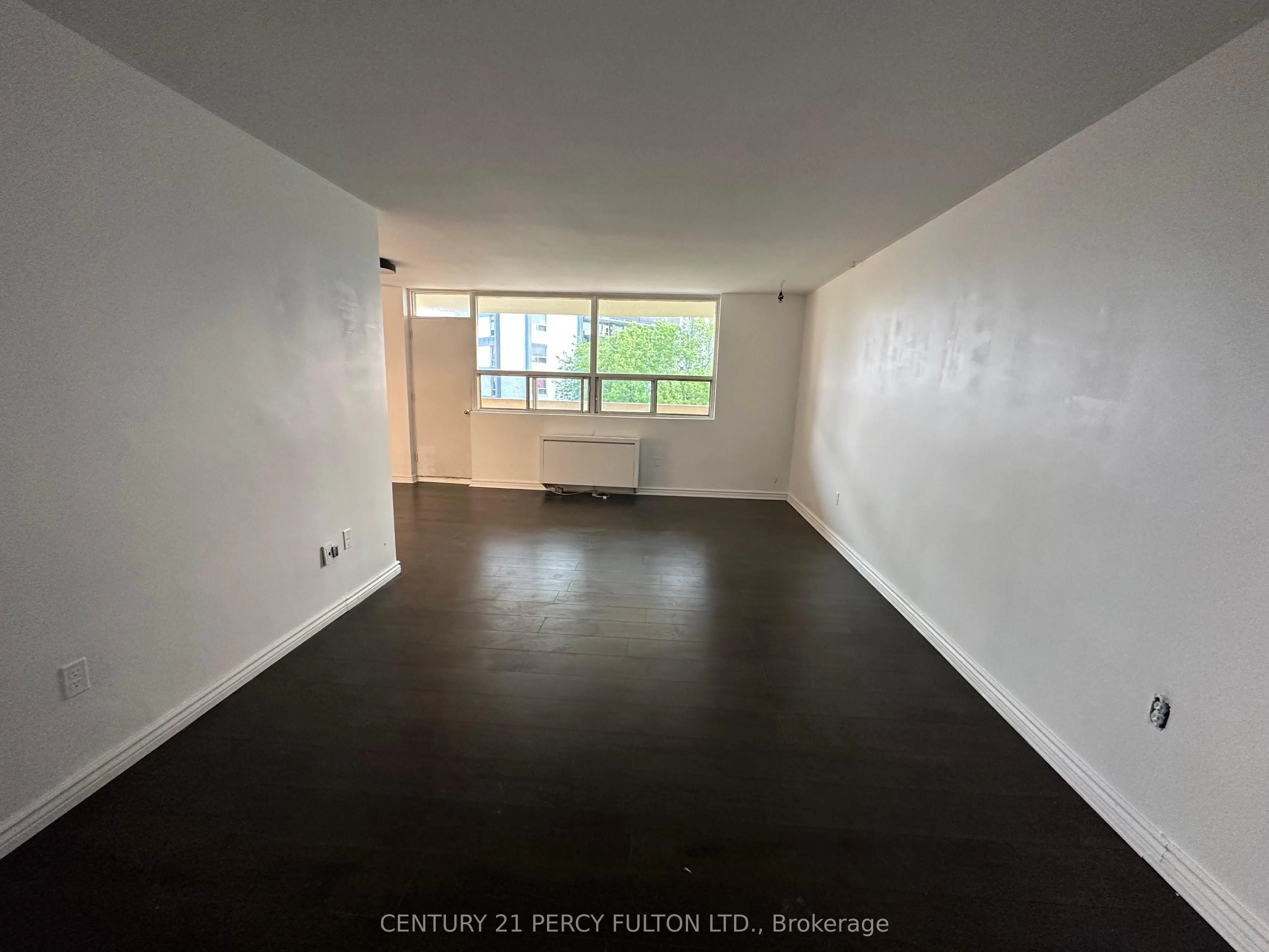 3420 Eglinton Avenue E #404