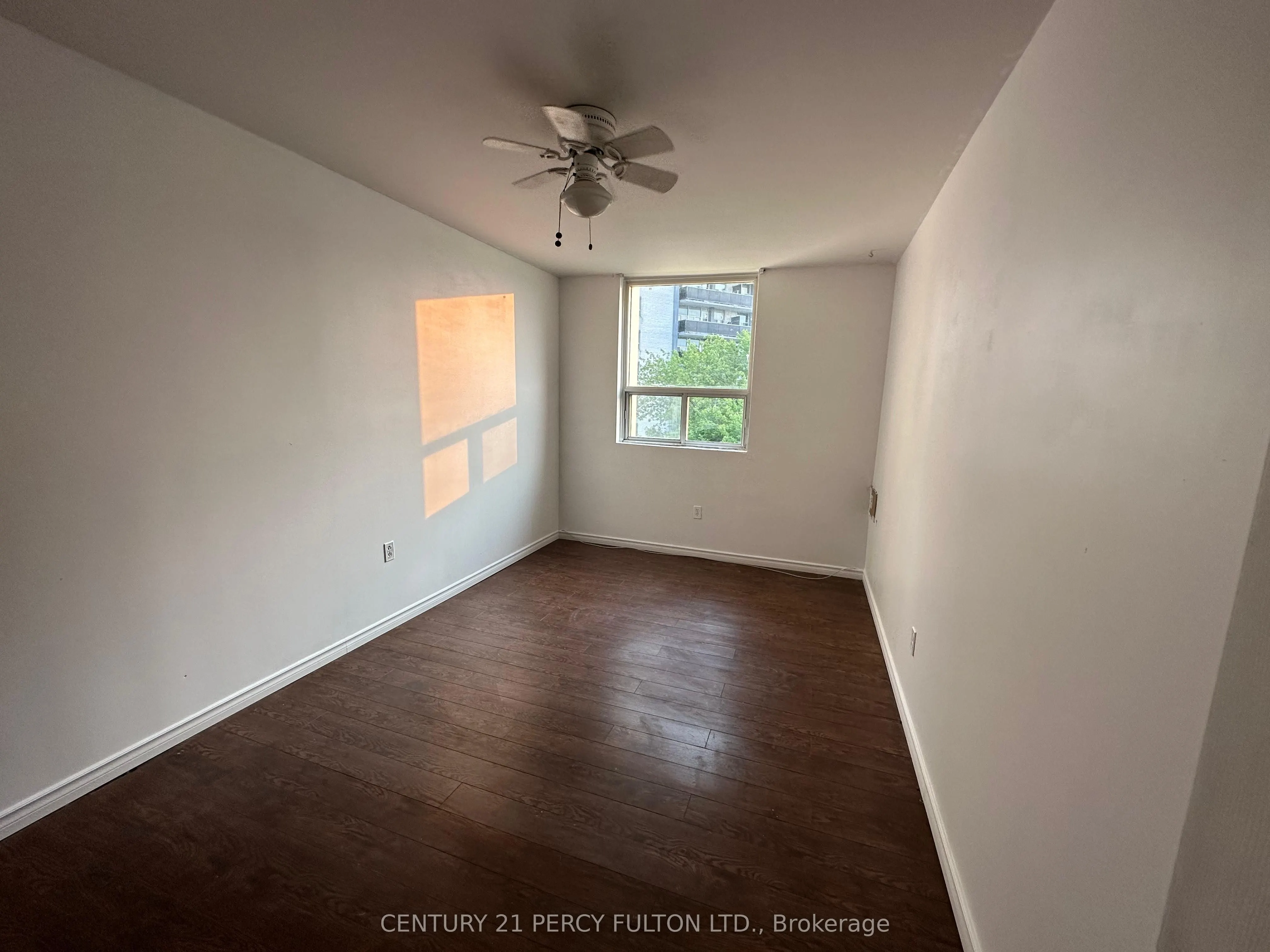 3420 Eglinton Avenue E #404
