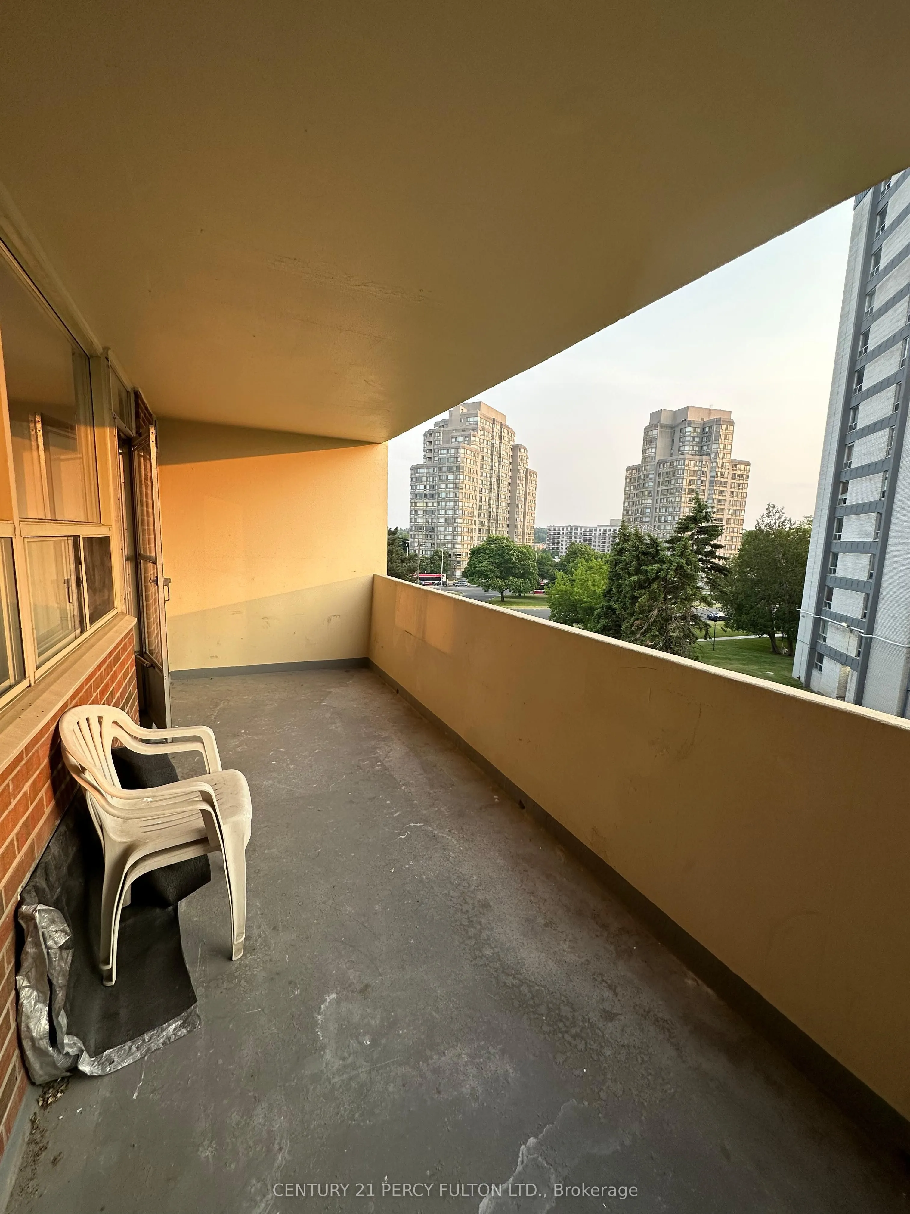 3420 Eglinton Avenue E #404