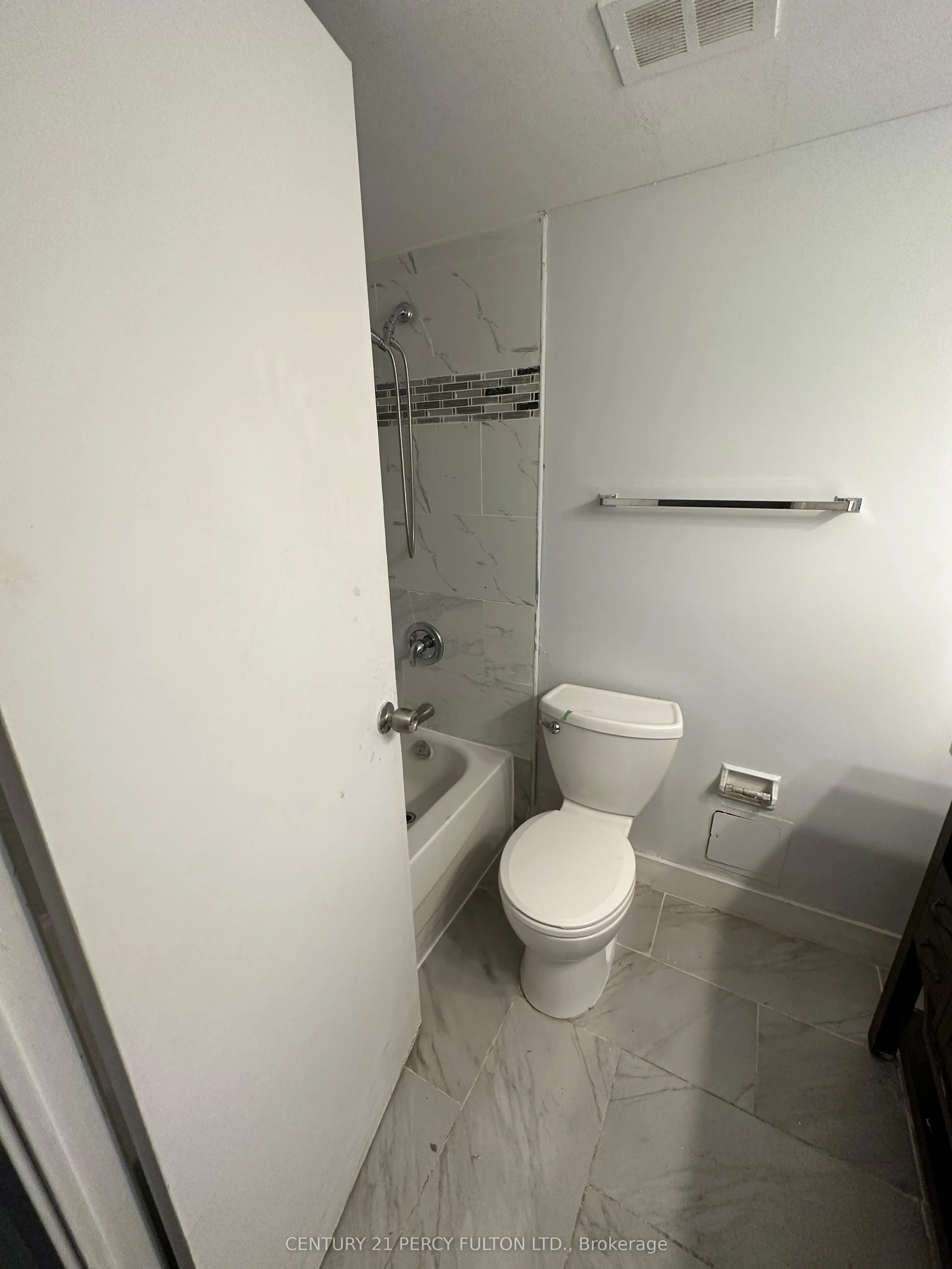 3420 Eglinton Avenue E #404