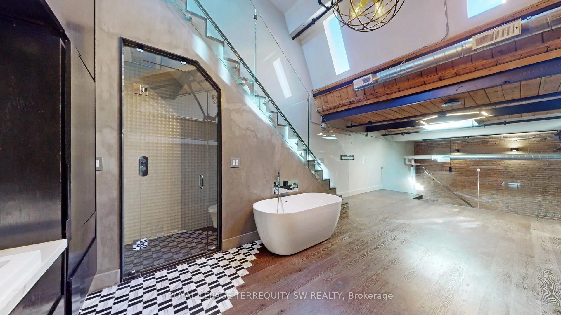 326 Carlaw Avenue #124