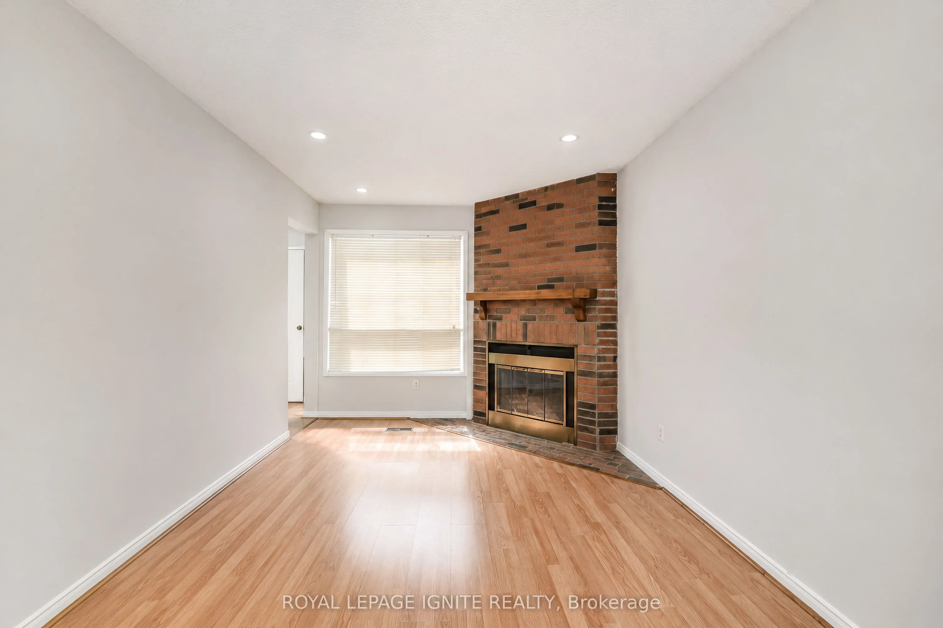 21 Halfmoon Square