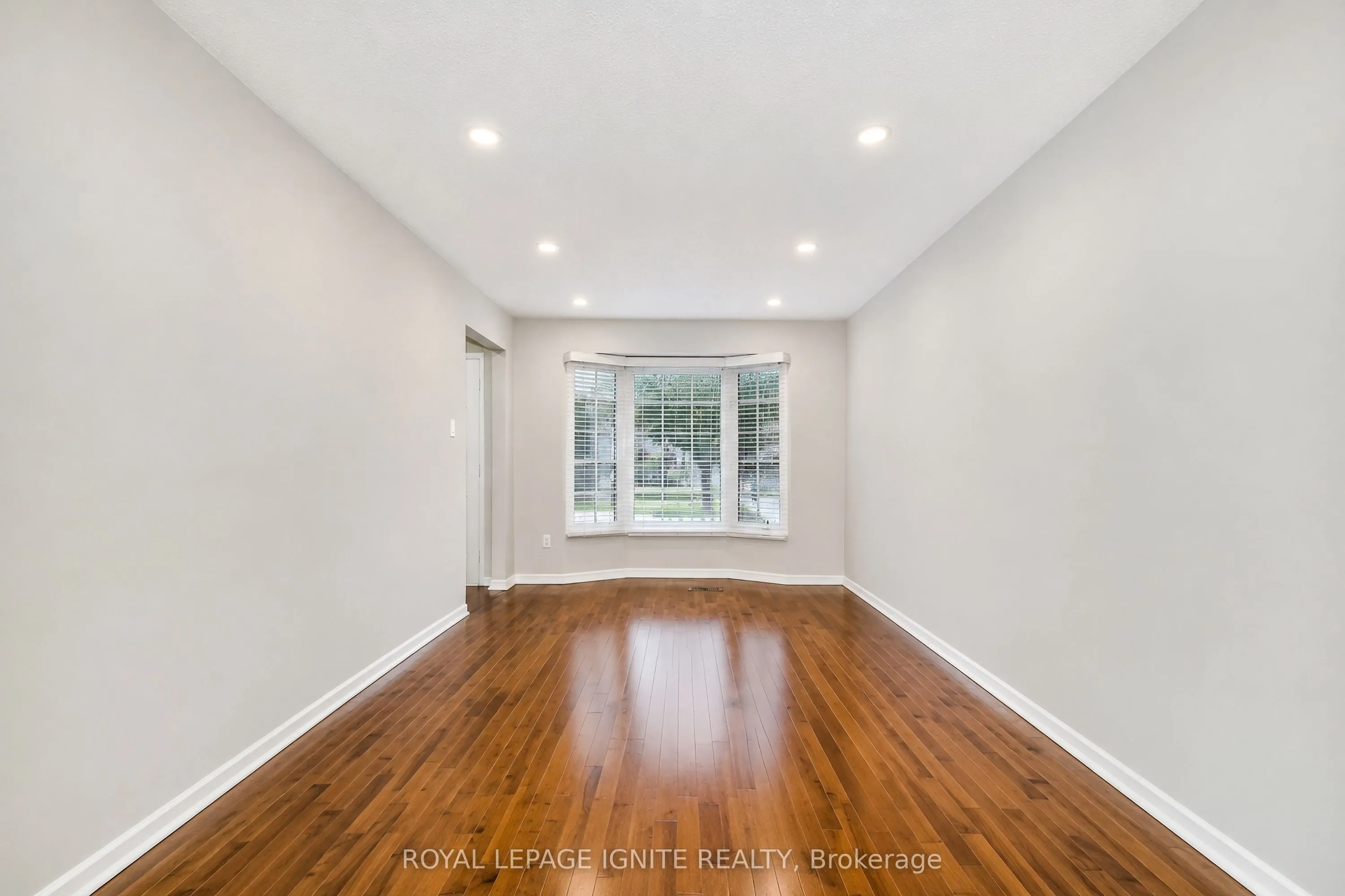 21 Halfmoon Square