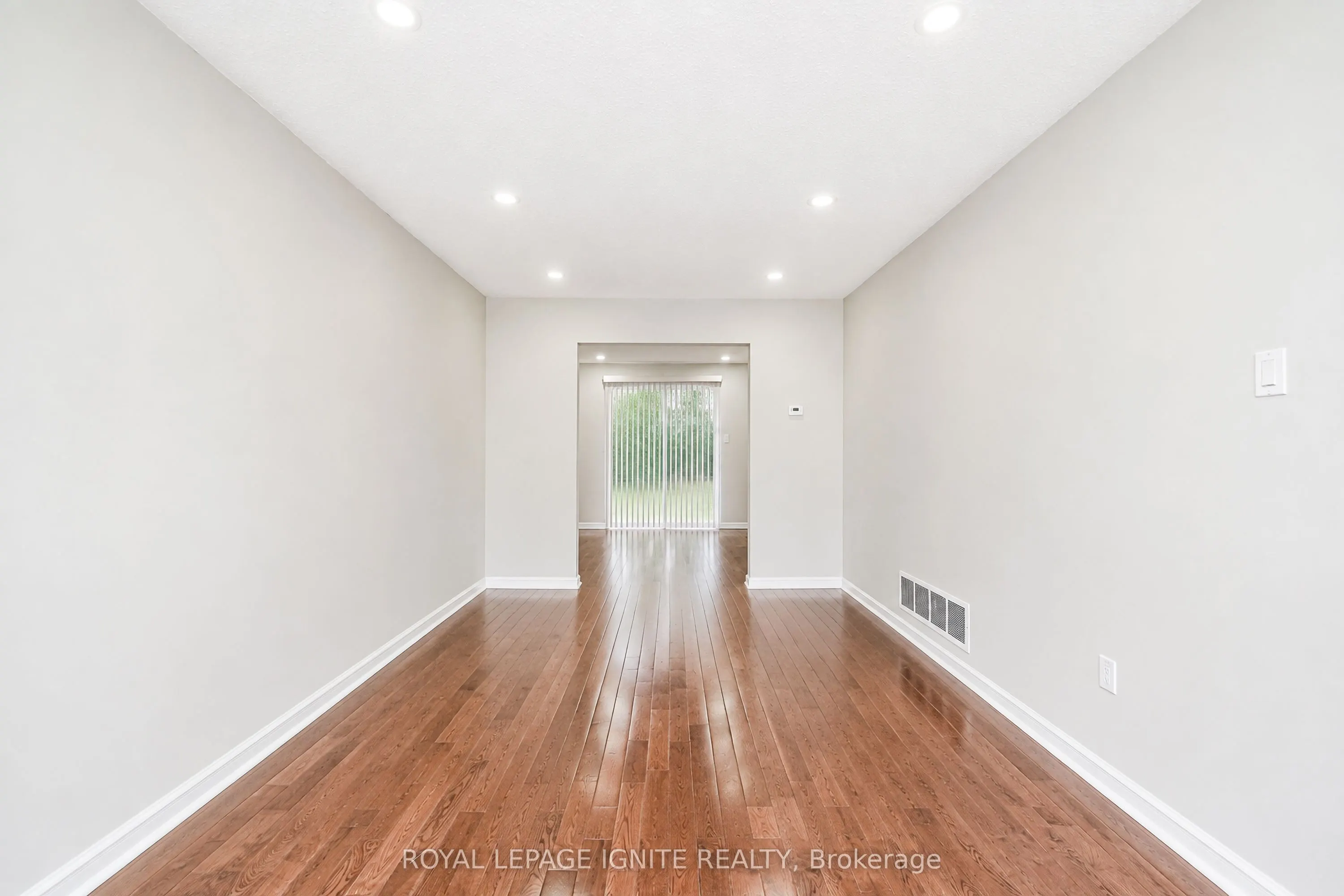 21 Halfmoon Square