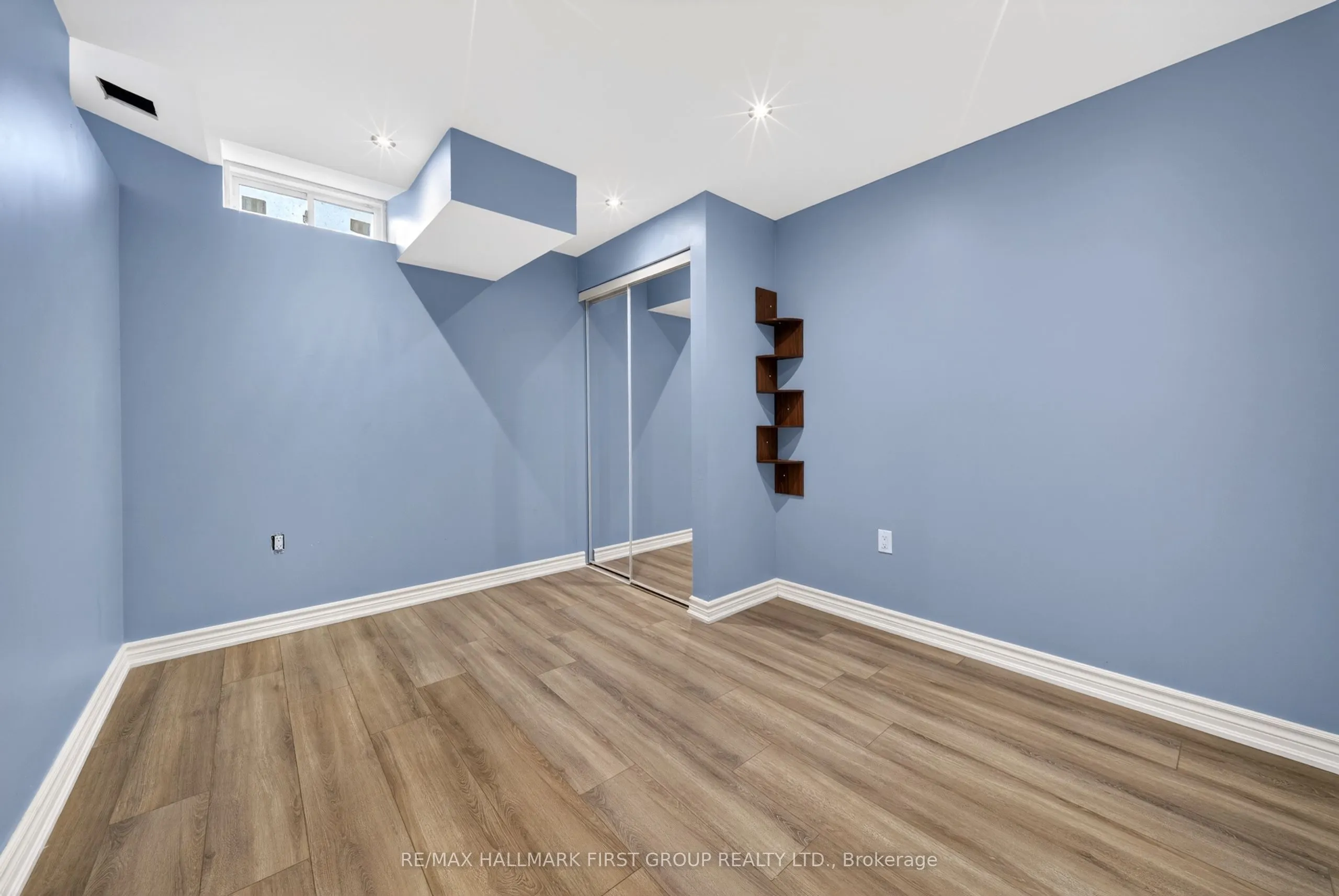 121 Blackwell Crescent