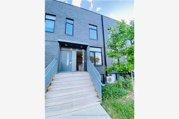 1720 Simcoe Street N