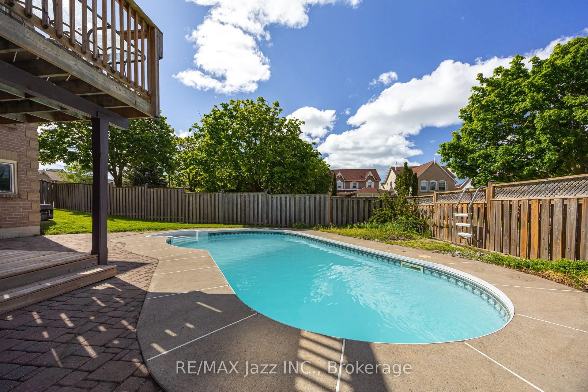 2 Coomer Crescent