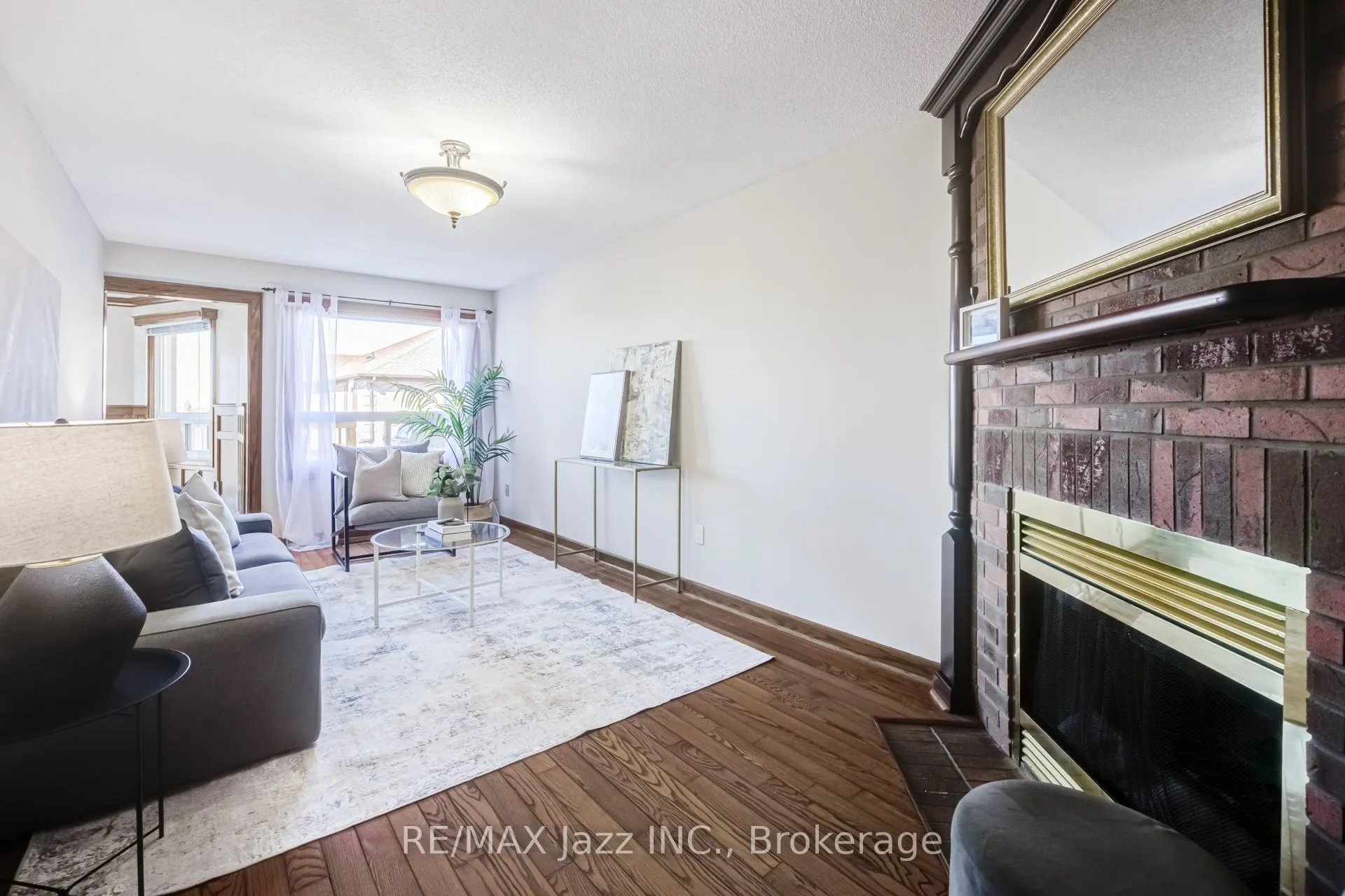 2 Coomer Crescent