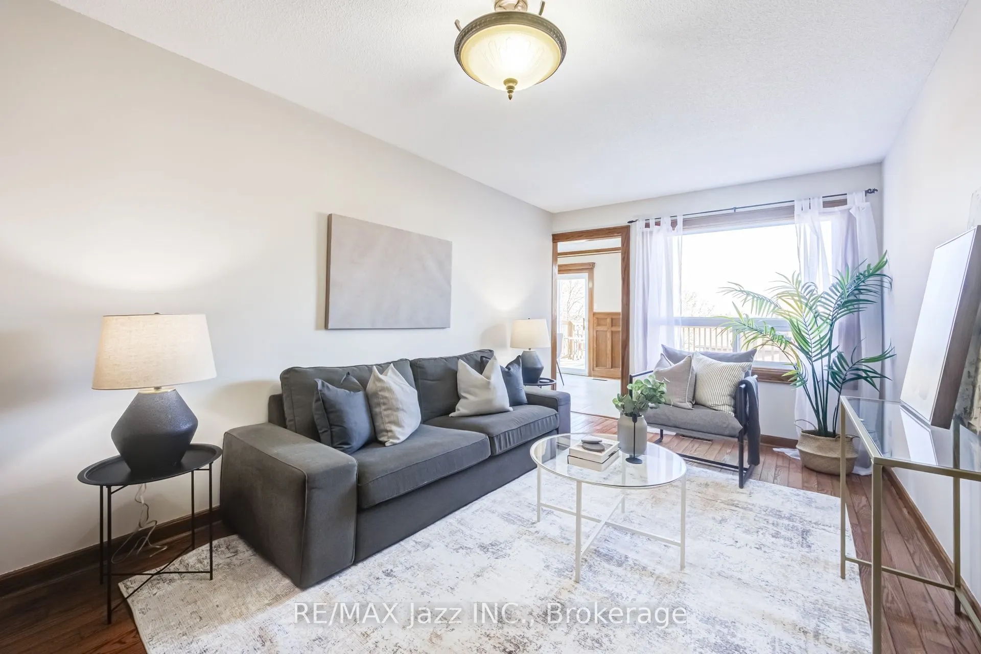 2 Coomer Crescent