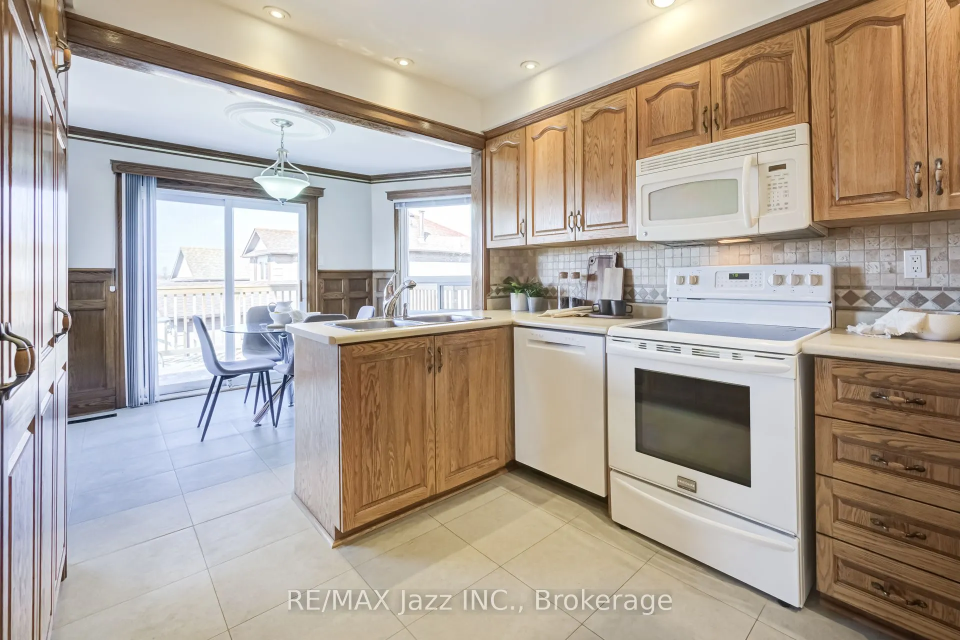 2 Coomer Crescent