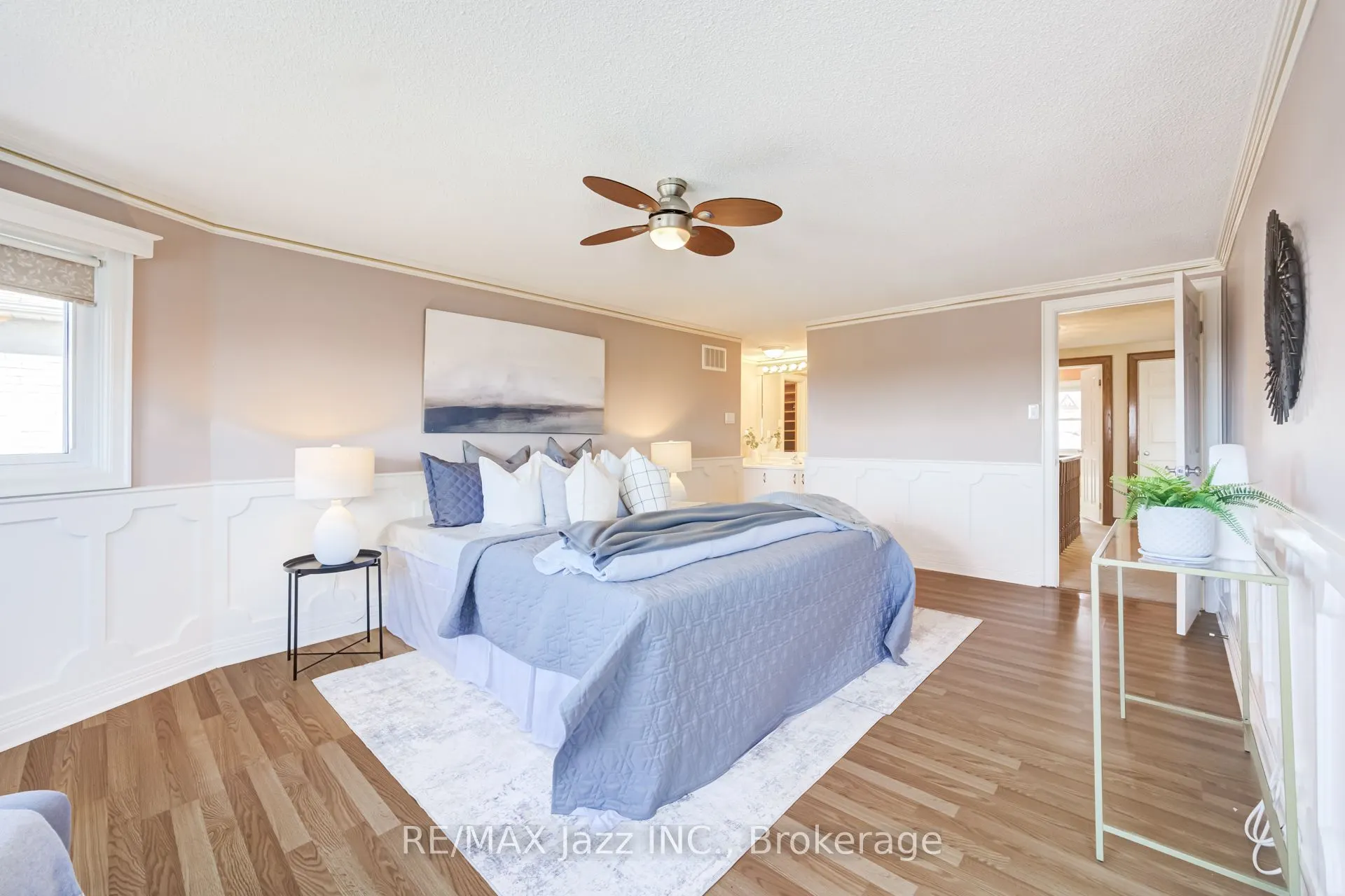 2 Coomer Crescent