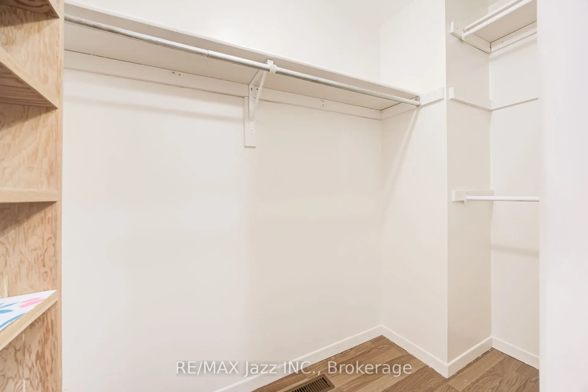 2 Coomer Crescent