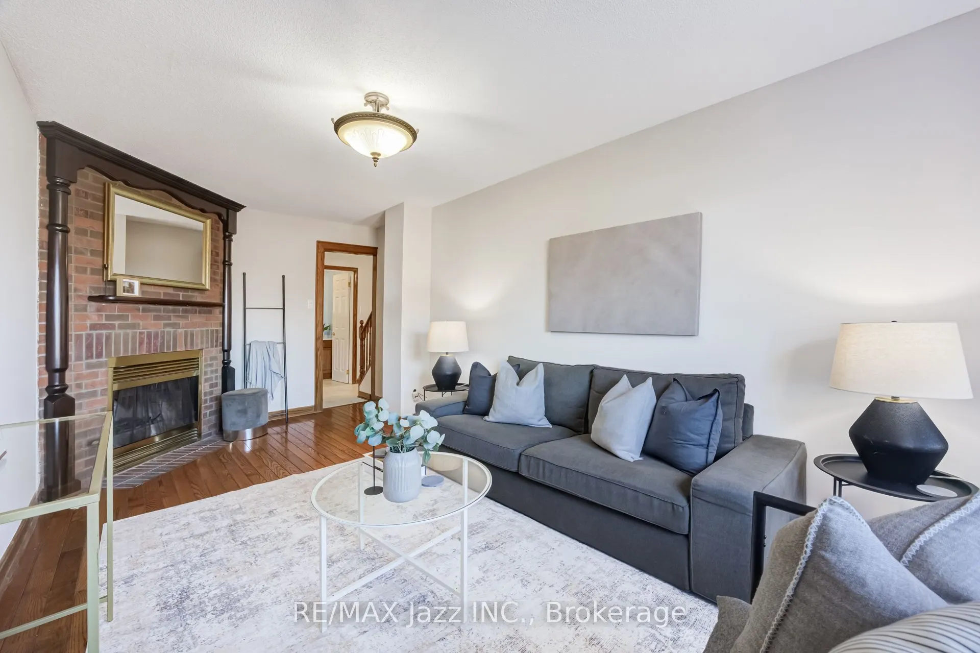 2 Coomer Crescent