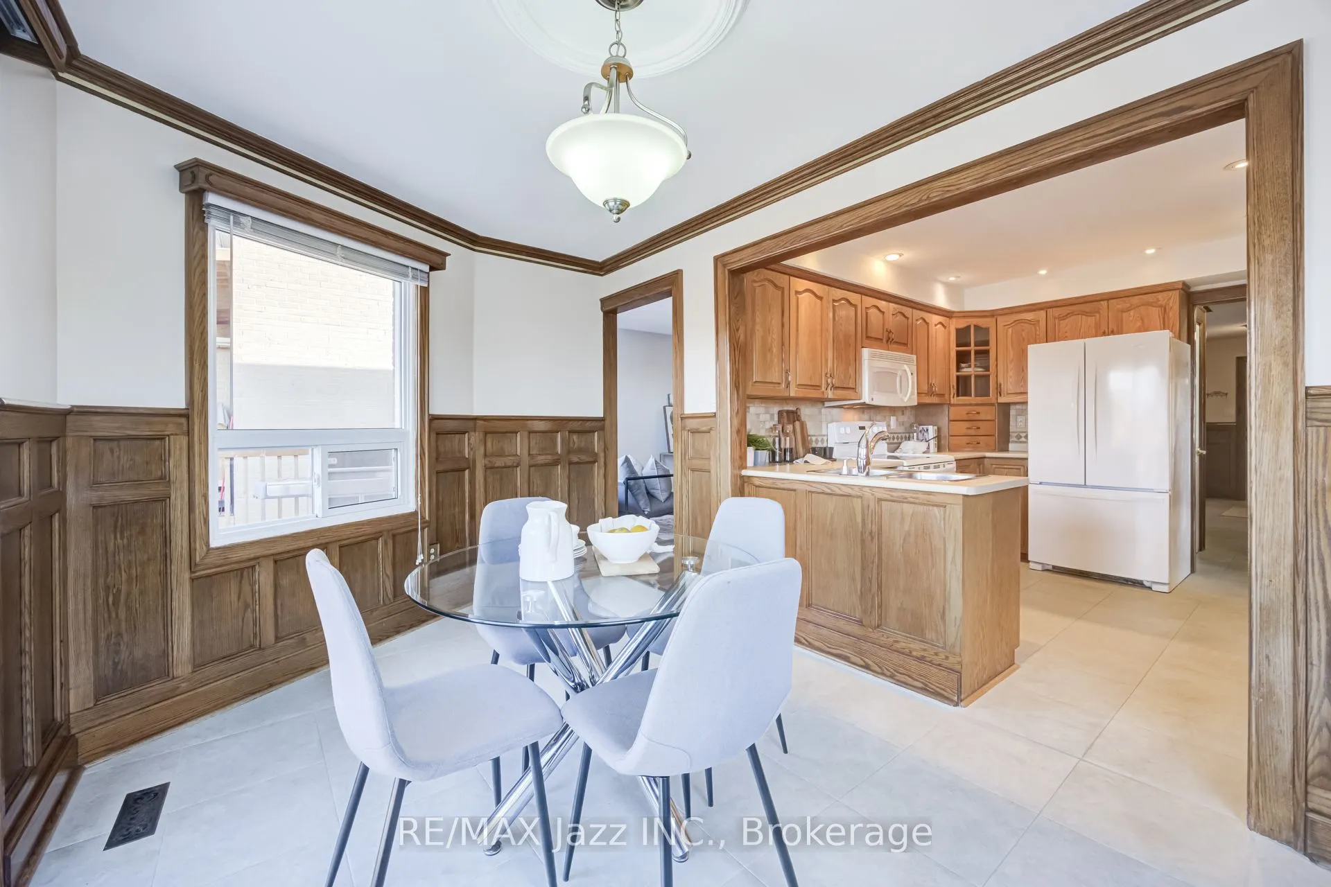 2 Coomer Crescent
