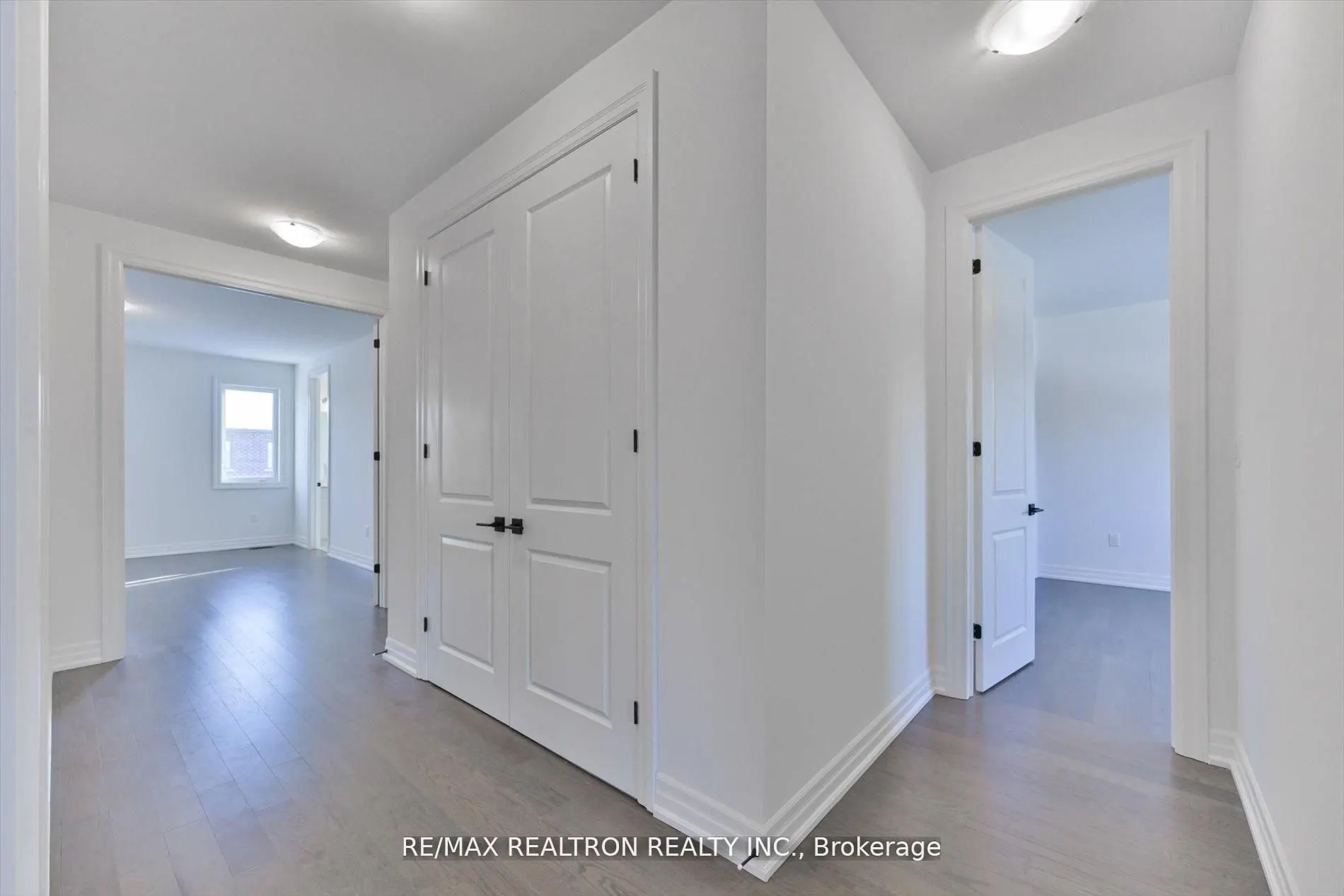 2858 Foxden Square