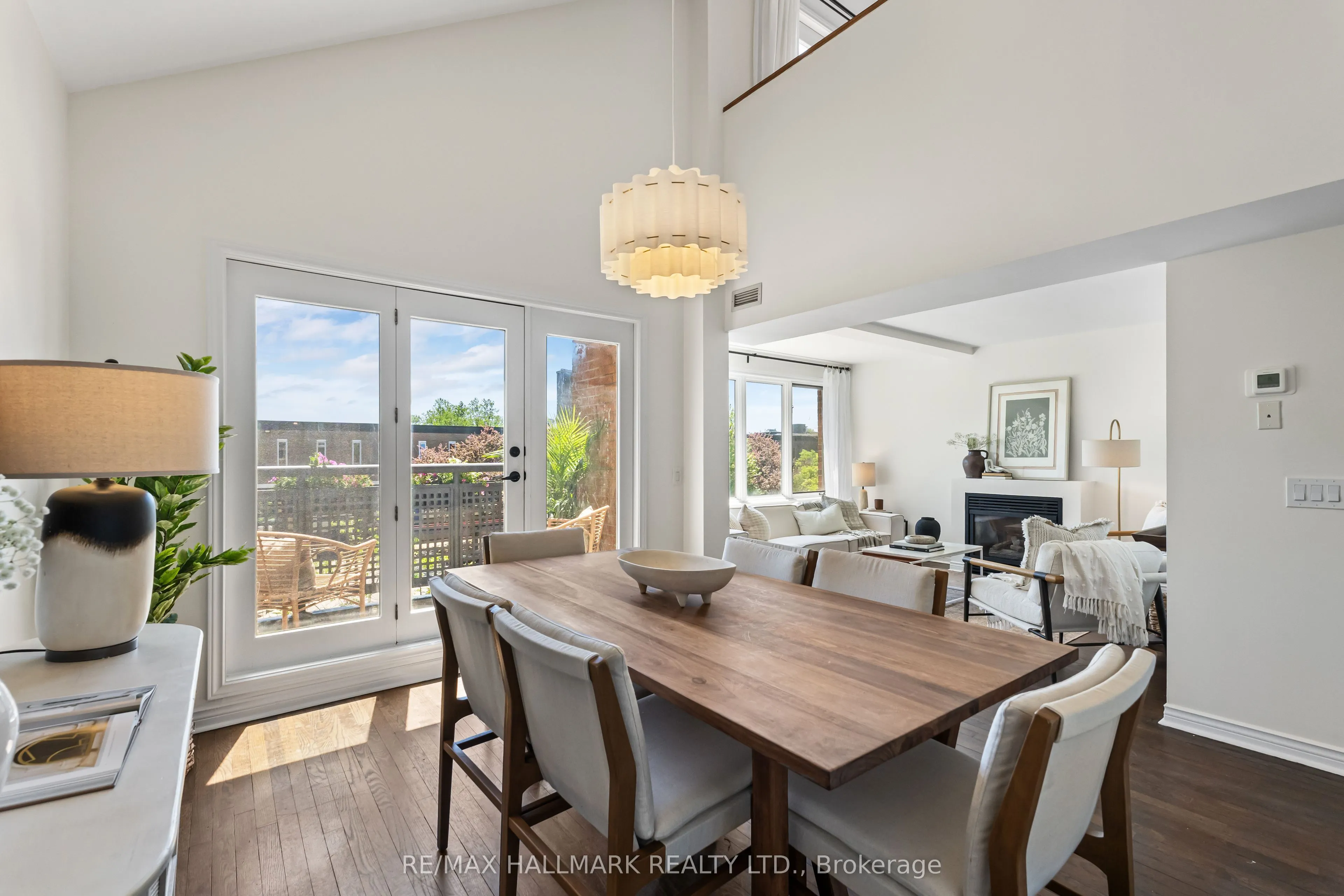 1941 Queen Street E #305