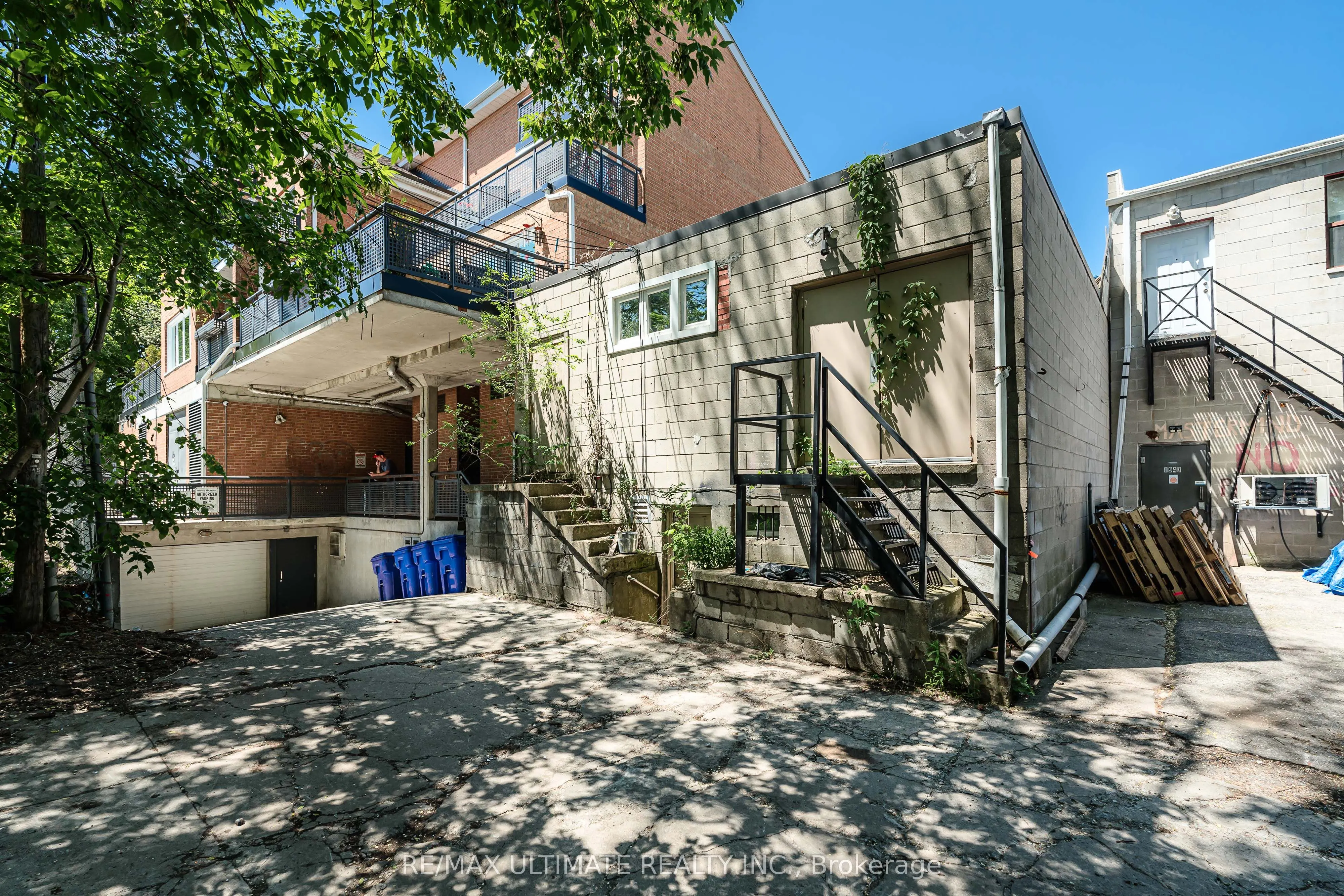 1945 Queen Street E