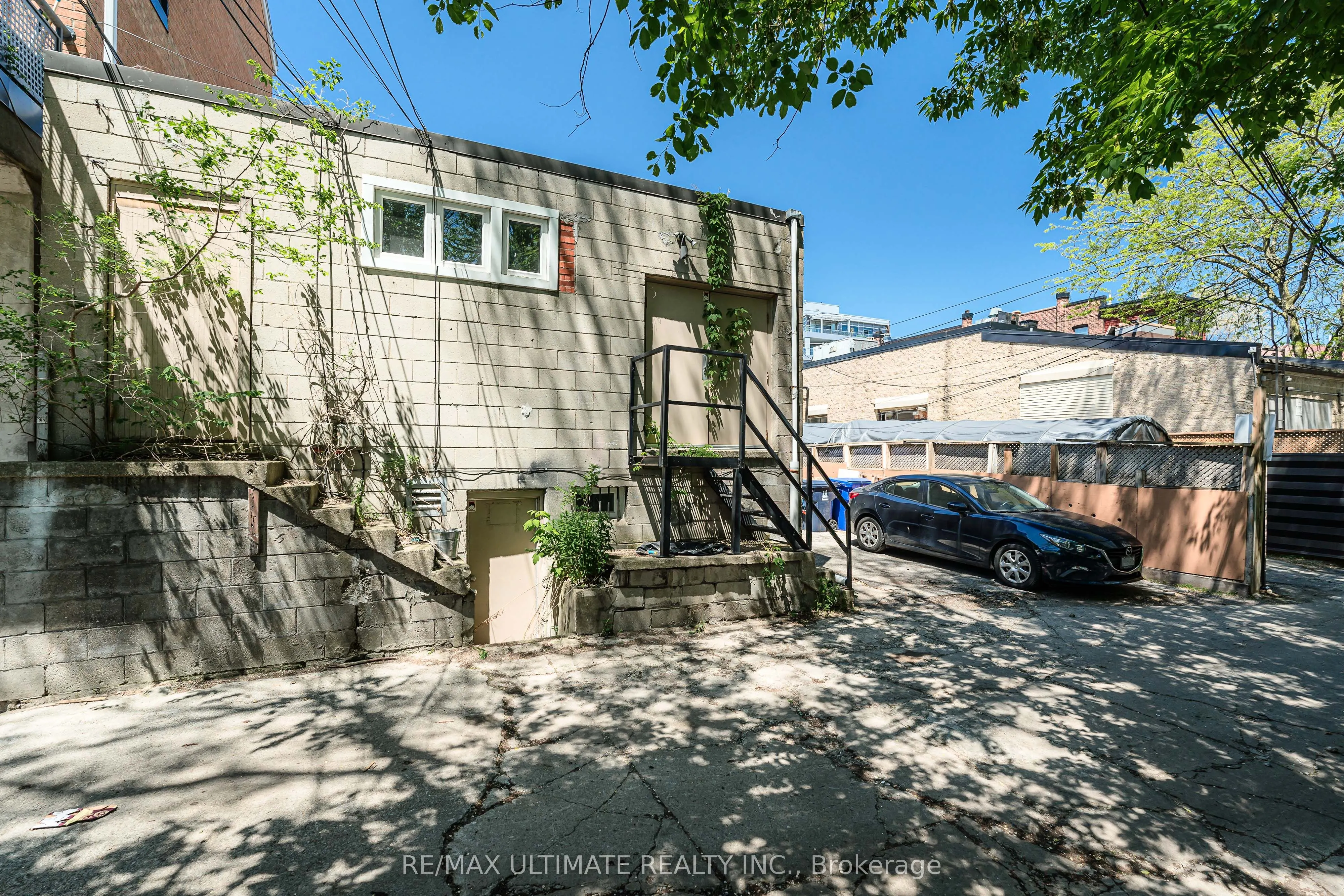 1945 Queen Street E