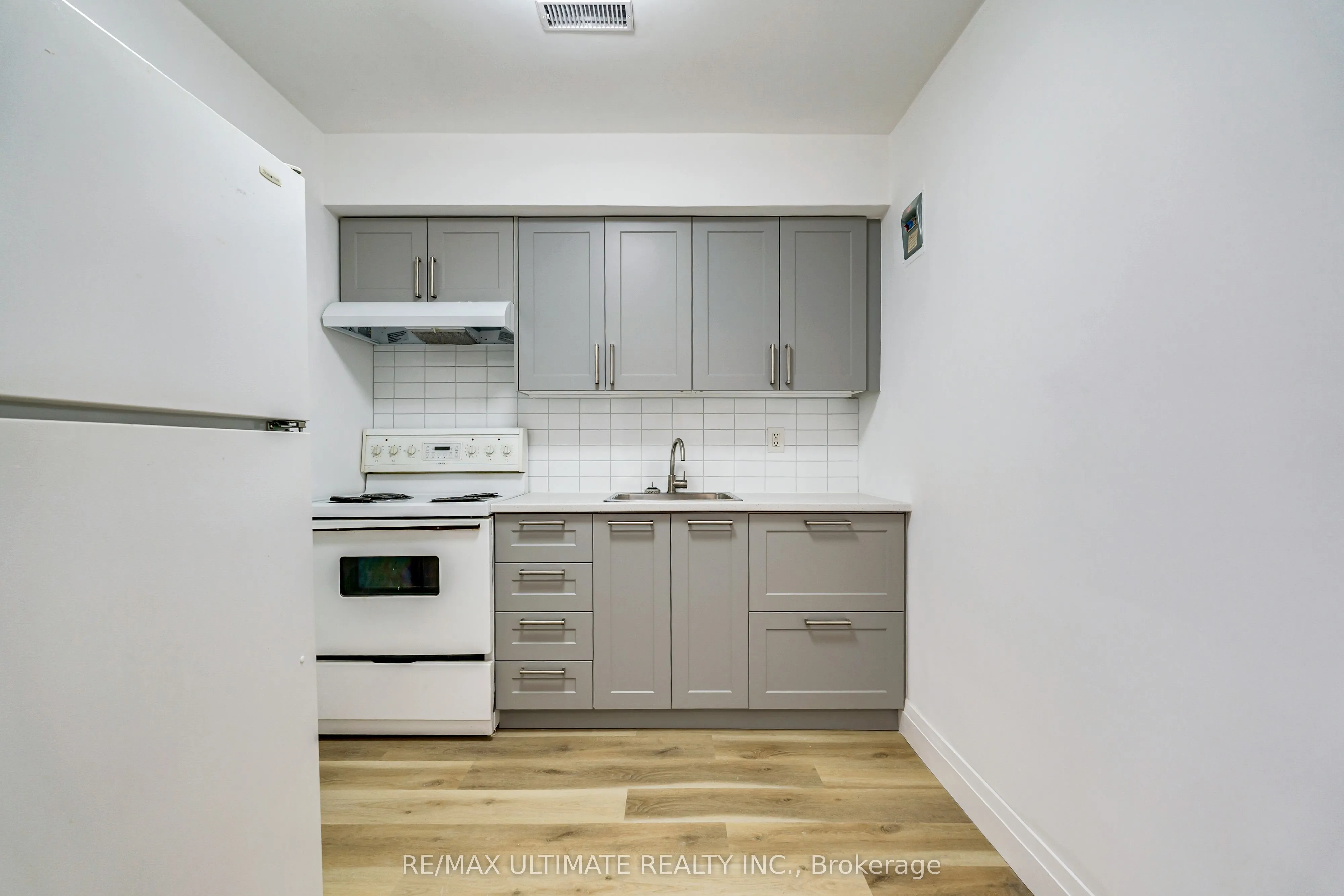 1945 Queen Street E