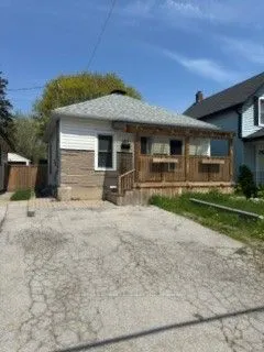 182 Bloor Street W