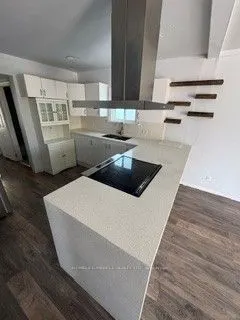 182 Bloor Street W