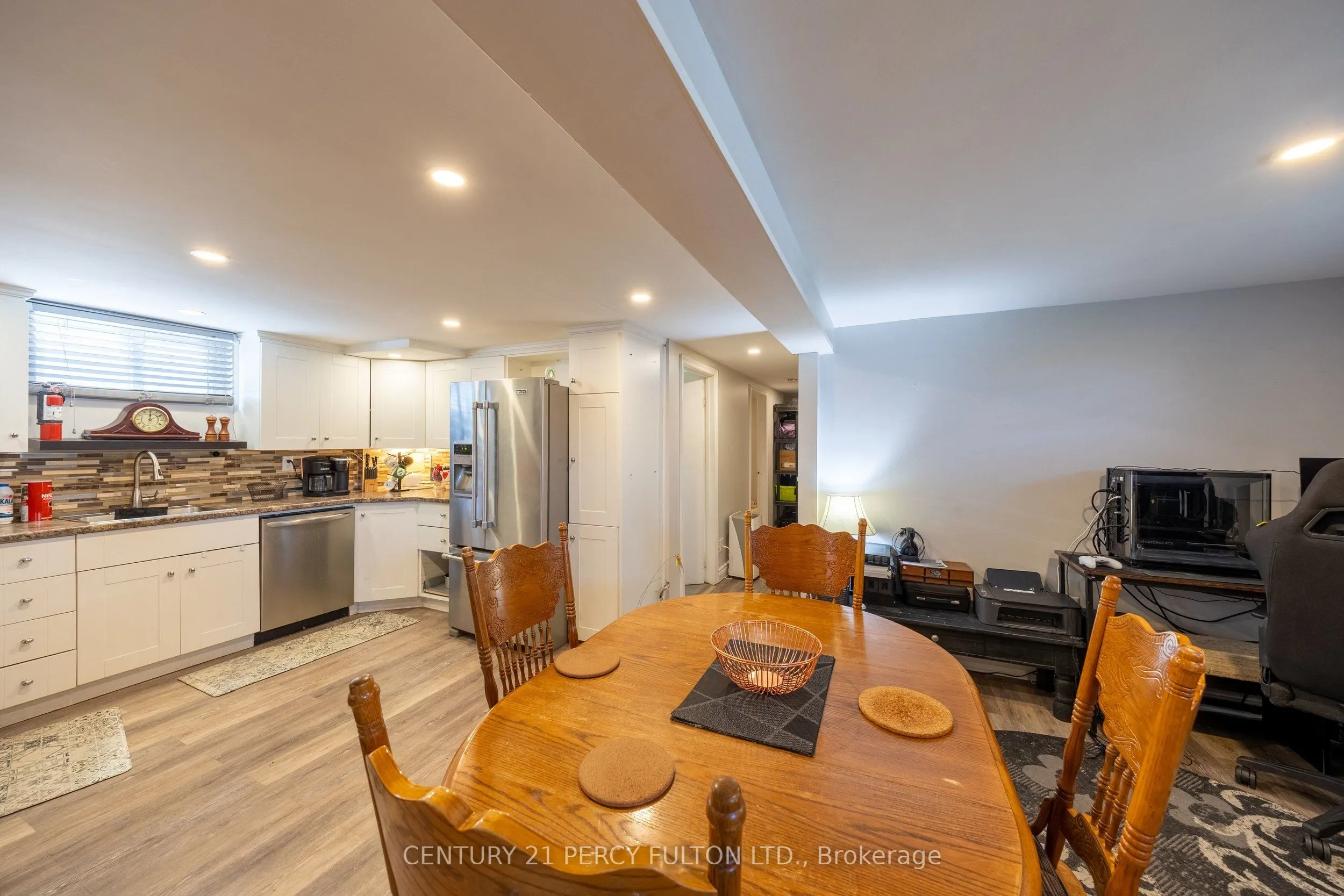 816 SIMCOE Street N