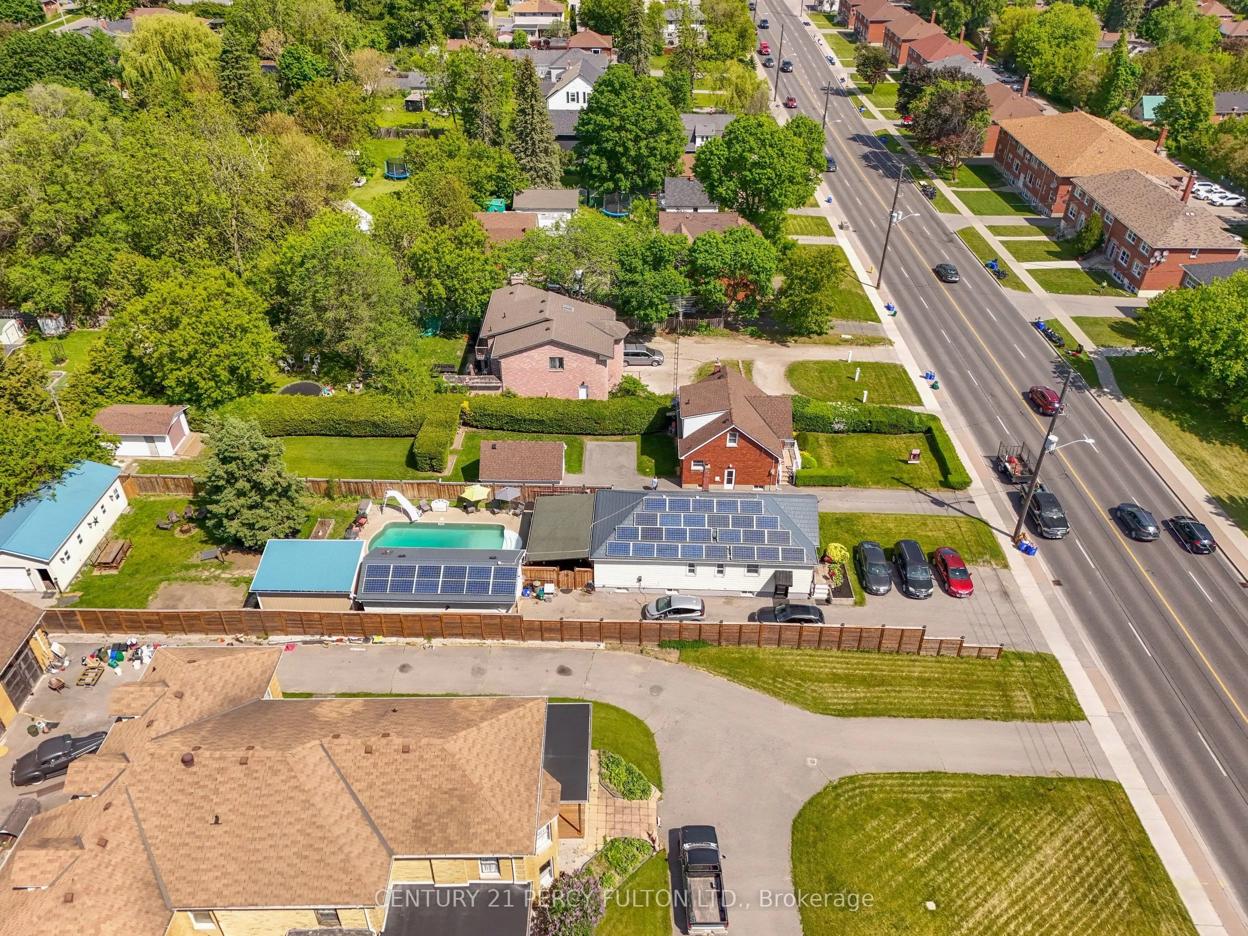 816 SIMCOE Street N