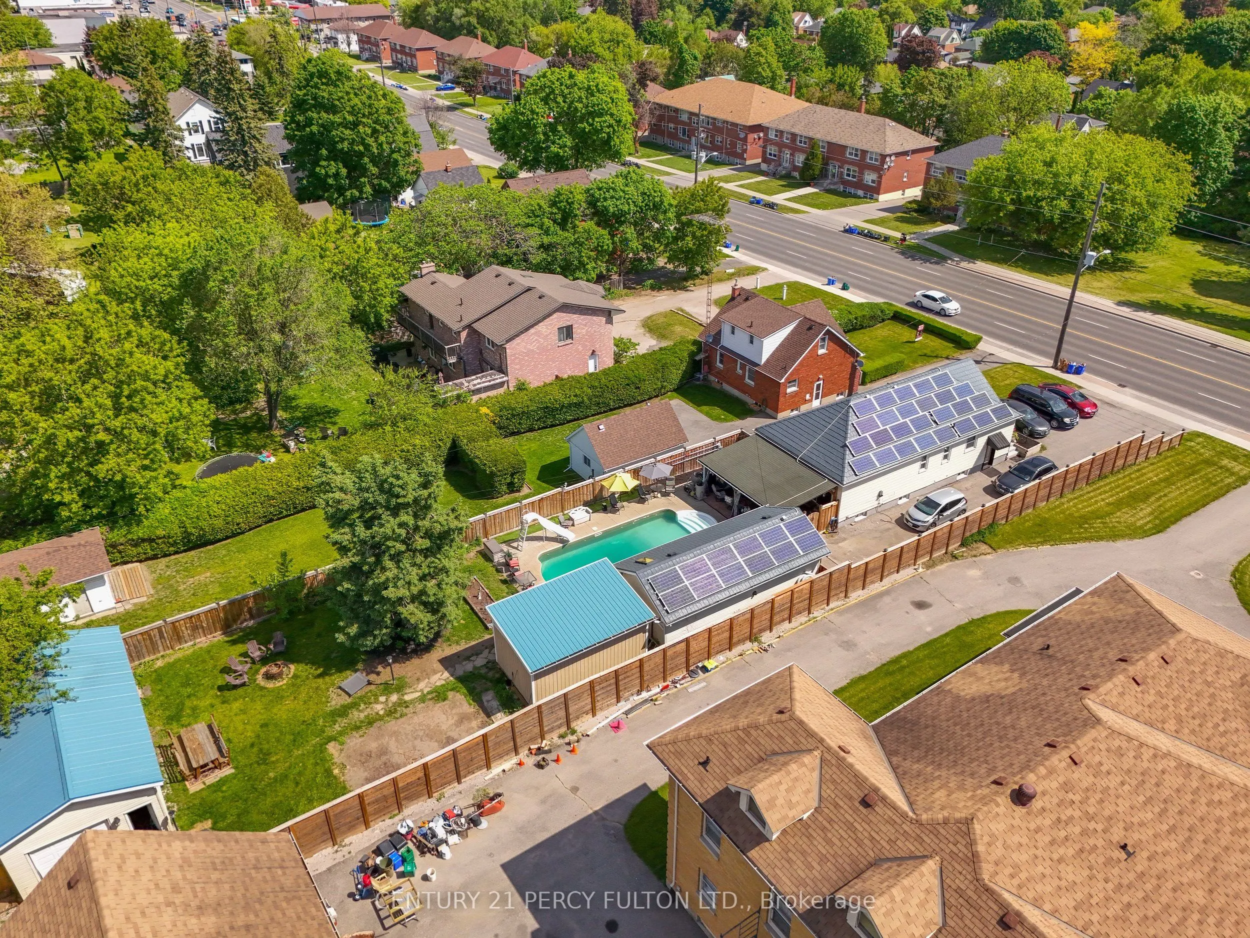 816 SIMCOE Street N