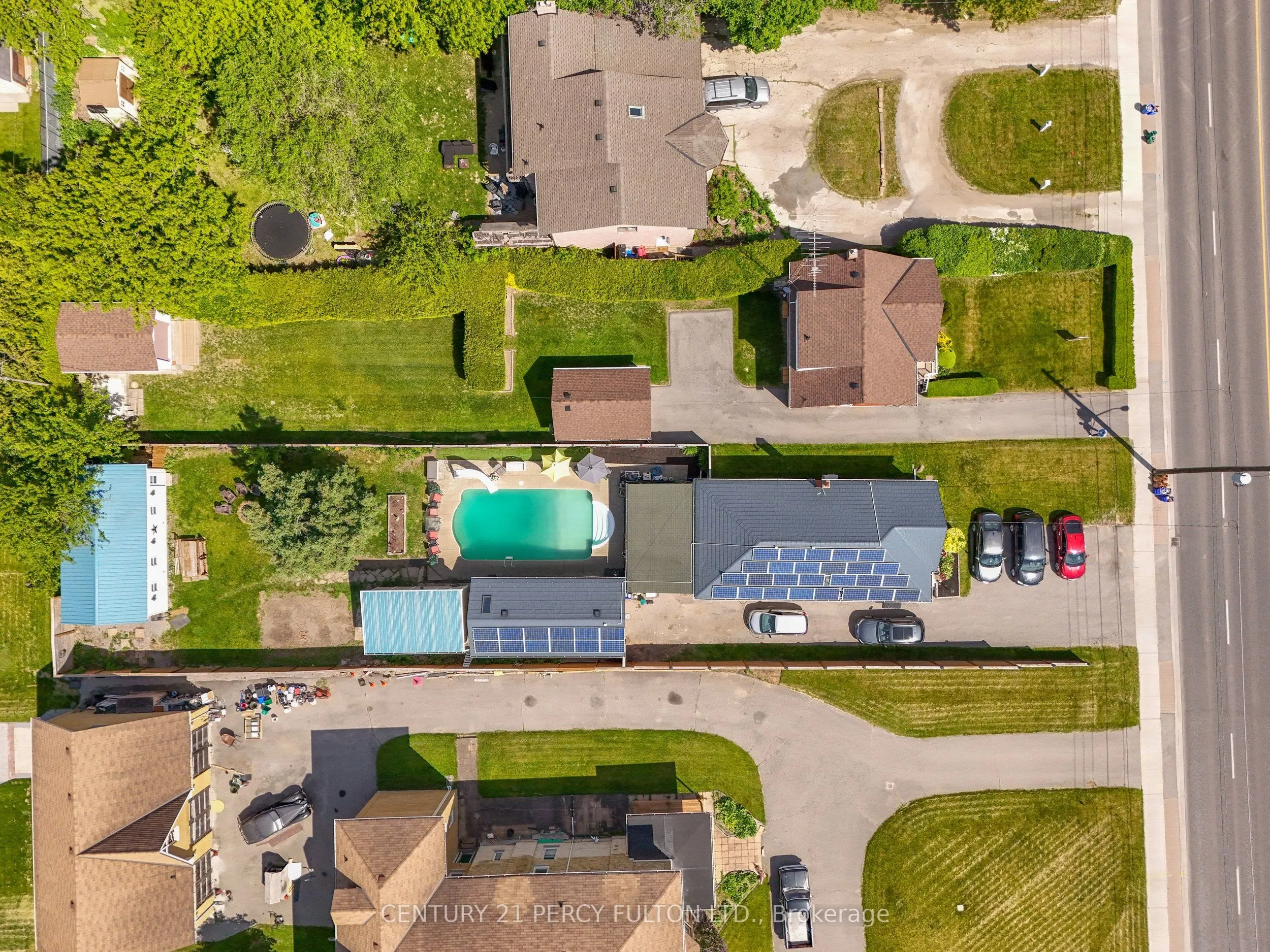 816 SIMCOE Street N