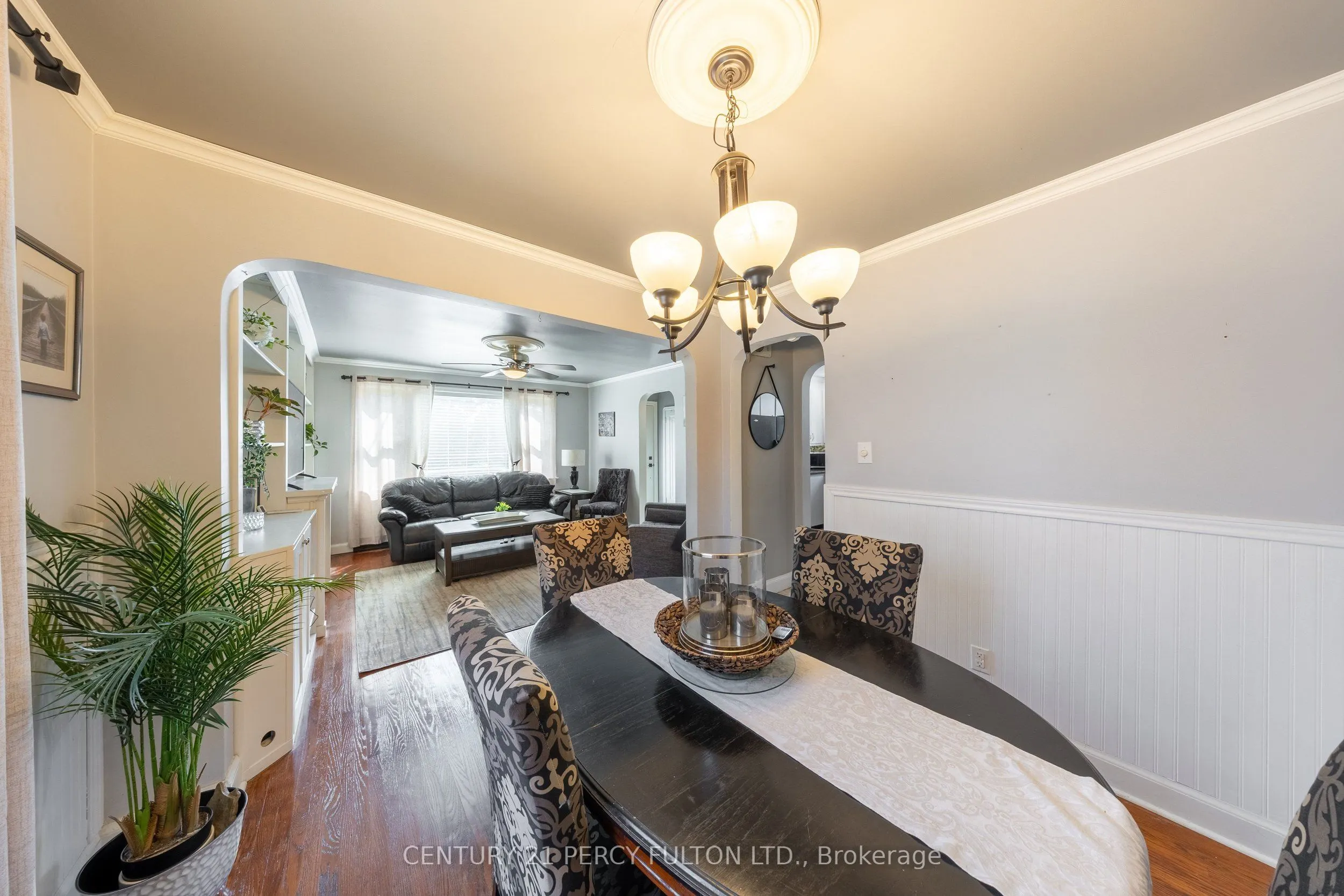 816 SIMCOE Street N