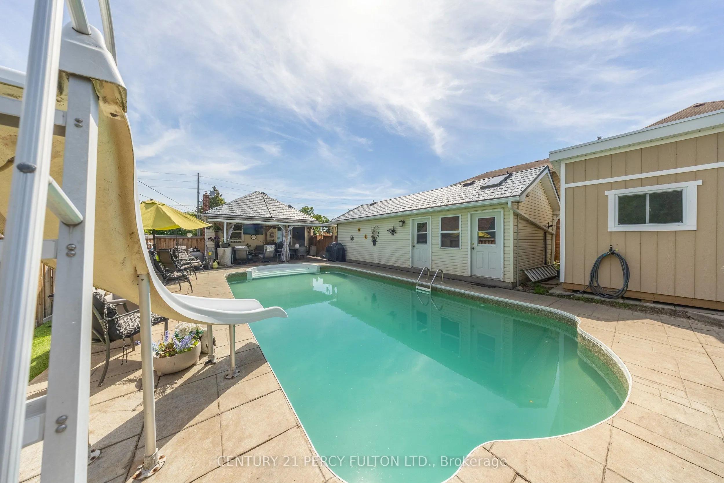816 SIMCOE Street N