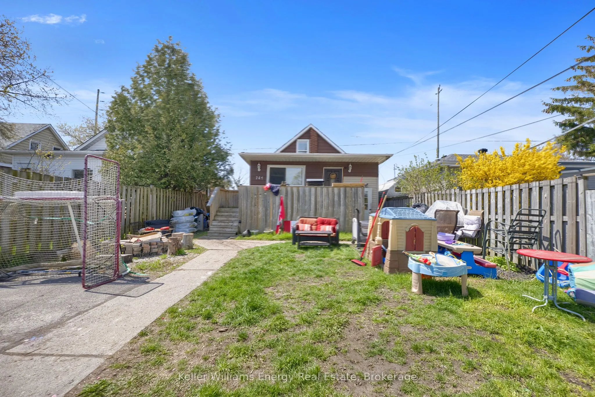 741 Ritson Road S