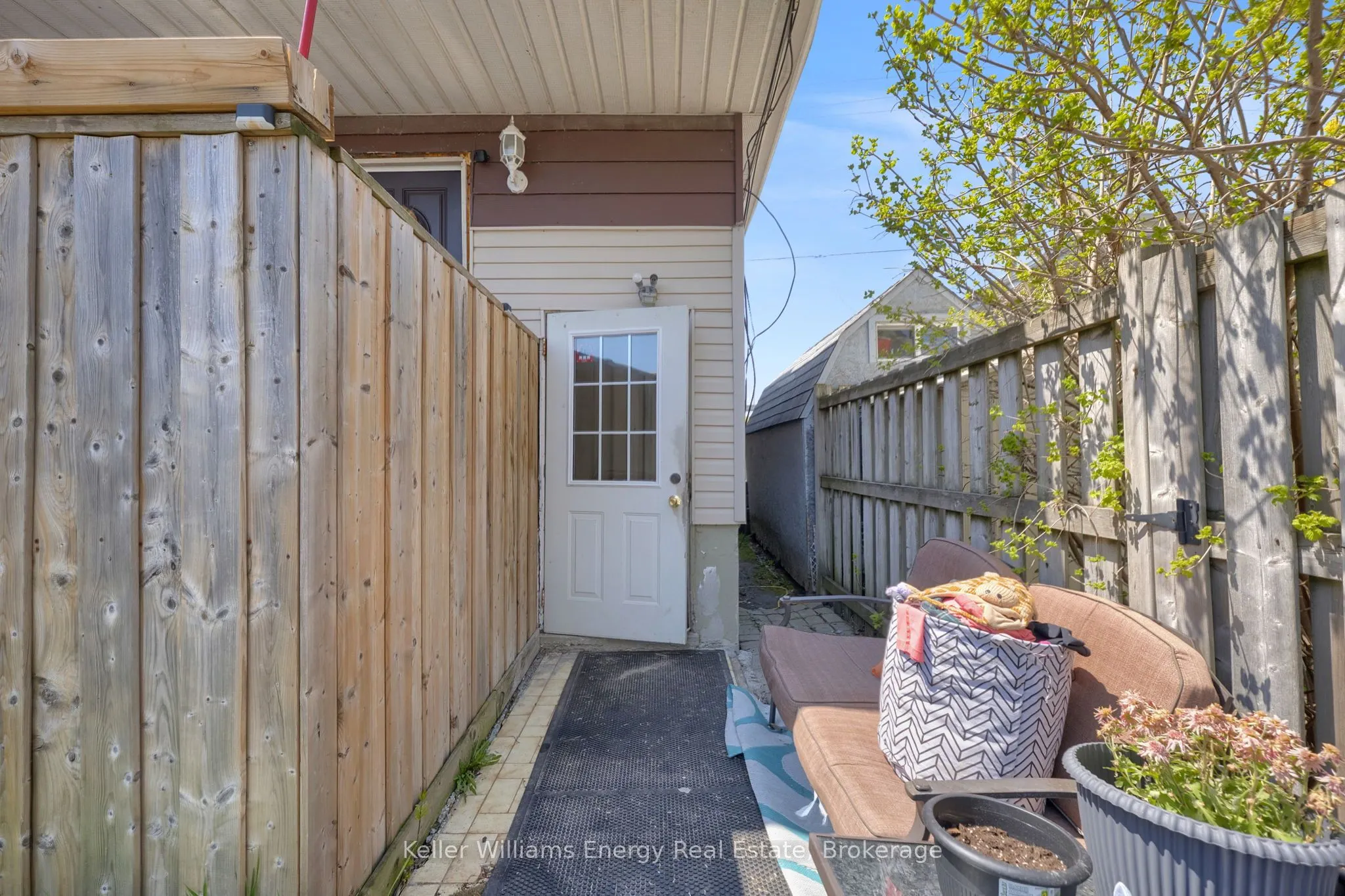 741 Ritson Road S