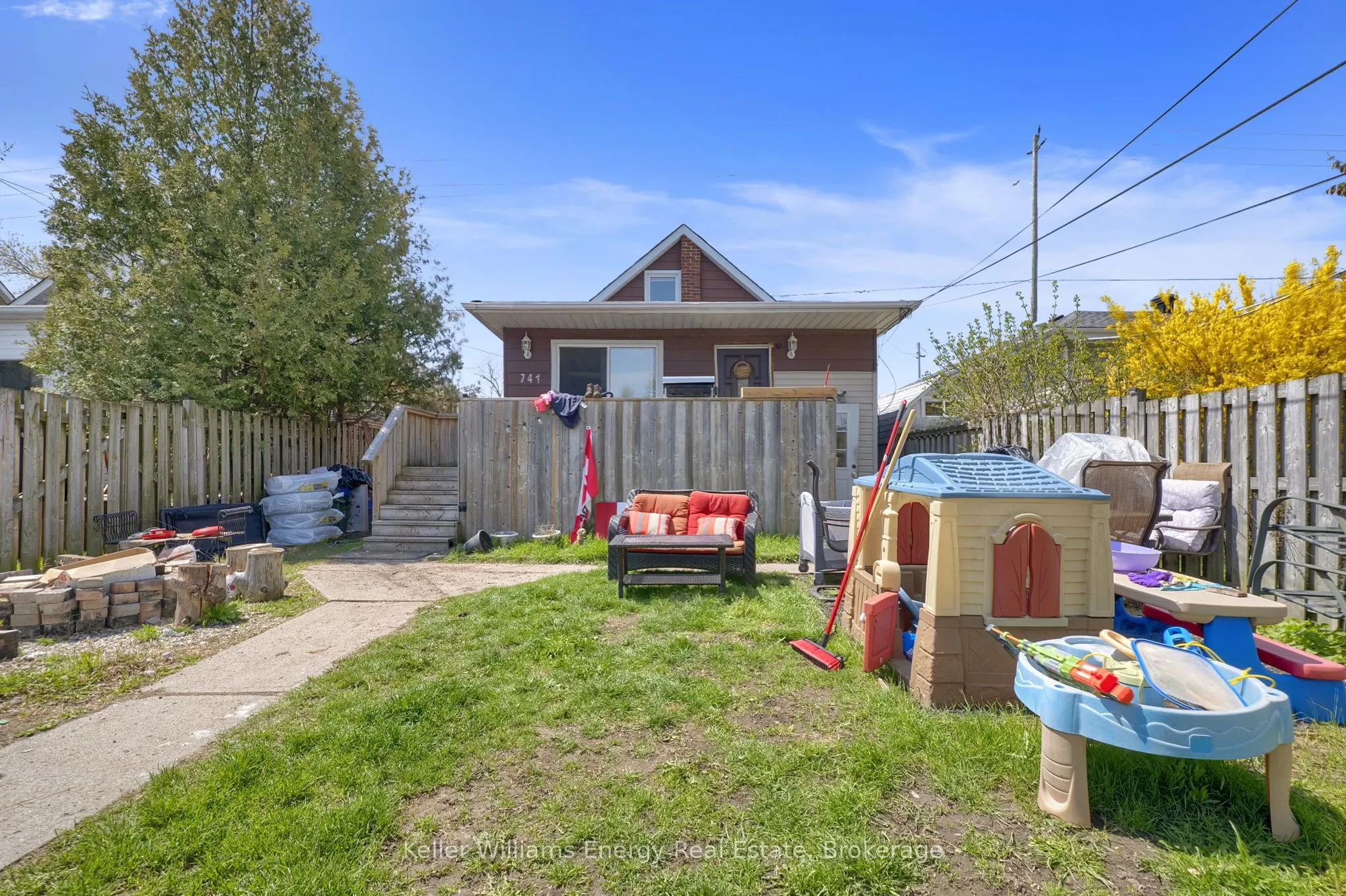 741 Ritson Road S
