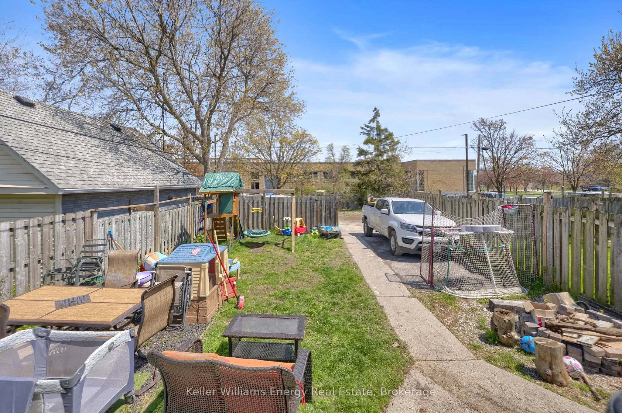 741 Ritson Road S