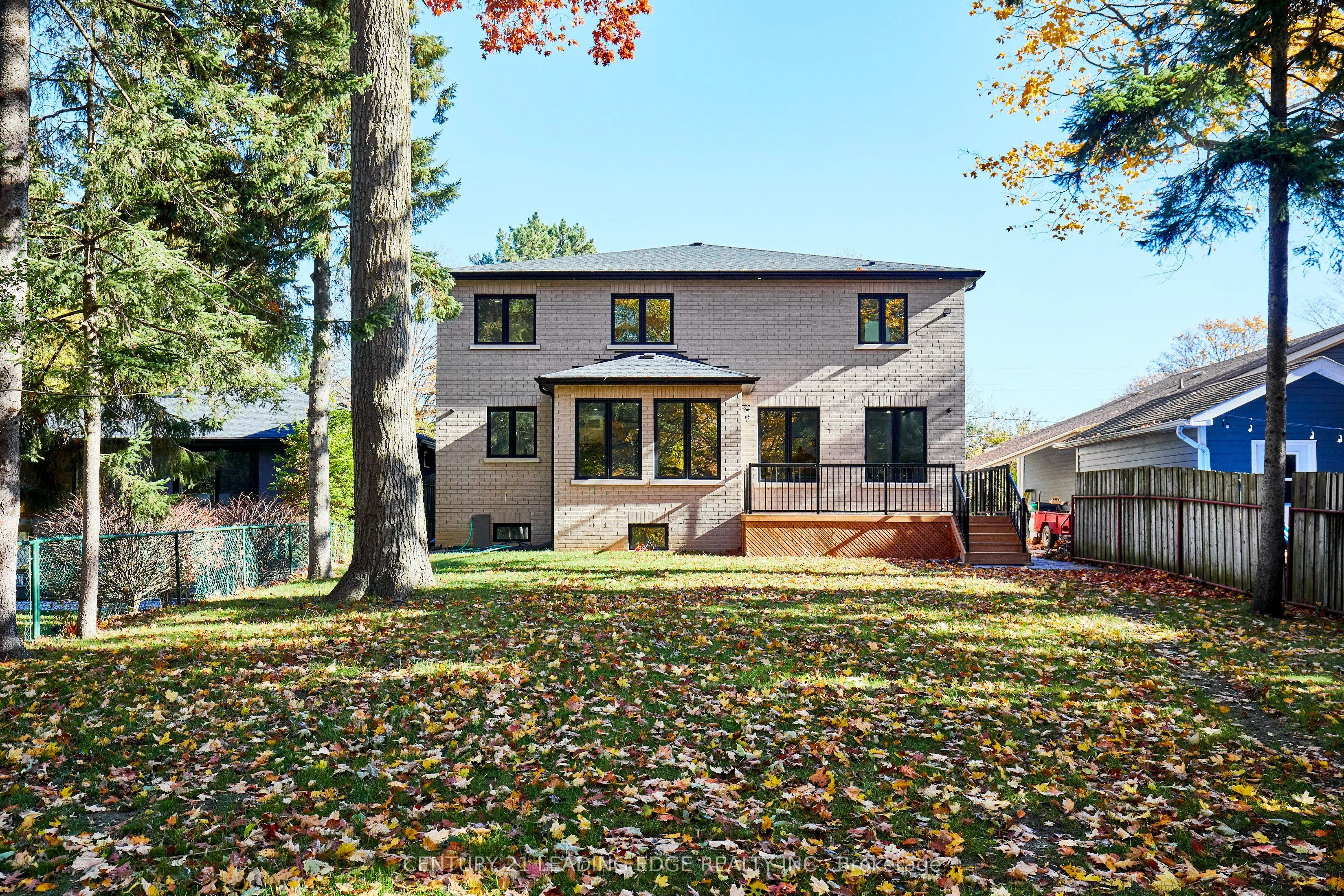 24 Larwood Boulevard