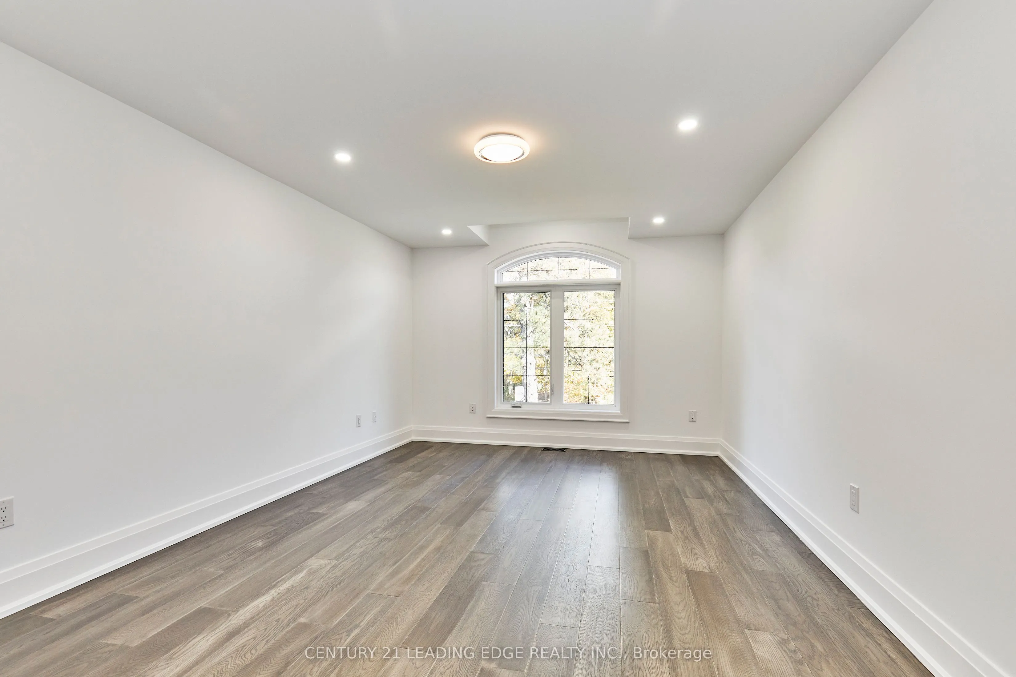 24 Larwood Boulevard