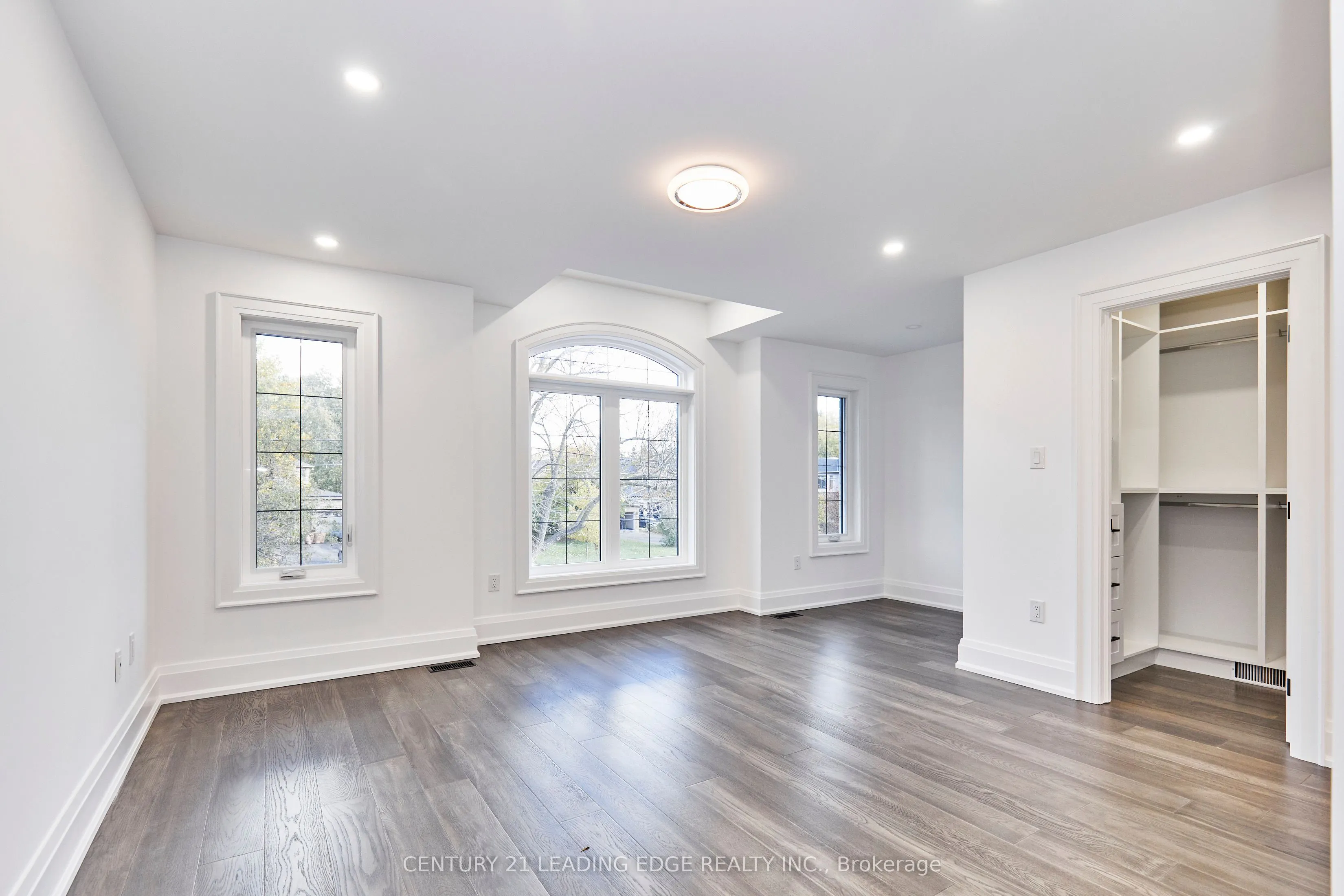 24 Larwood Boulevard