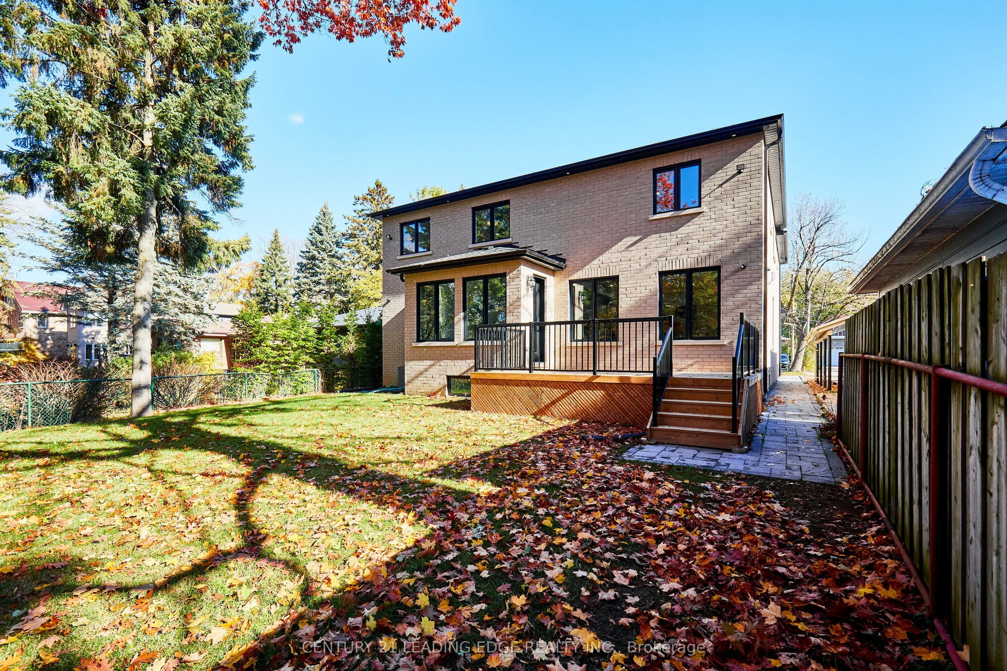 24 Larwood Boulevard