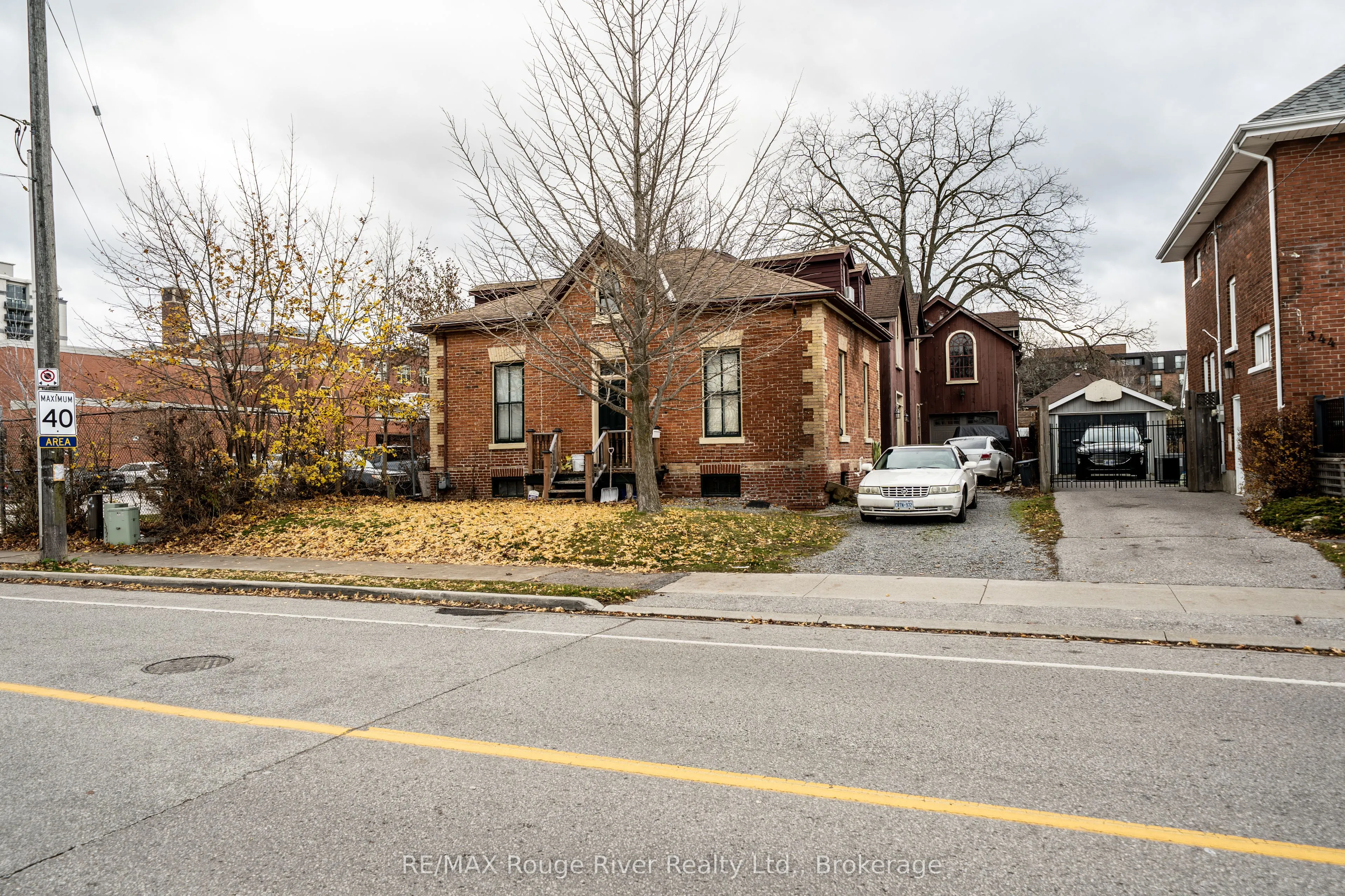 342 Mary Street N