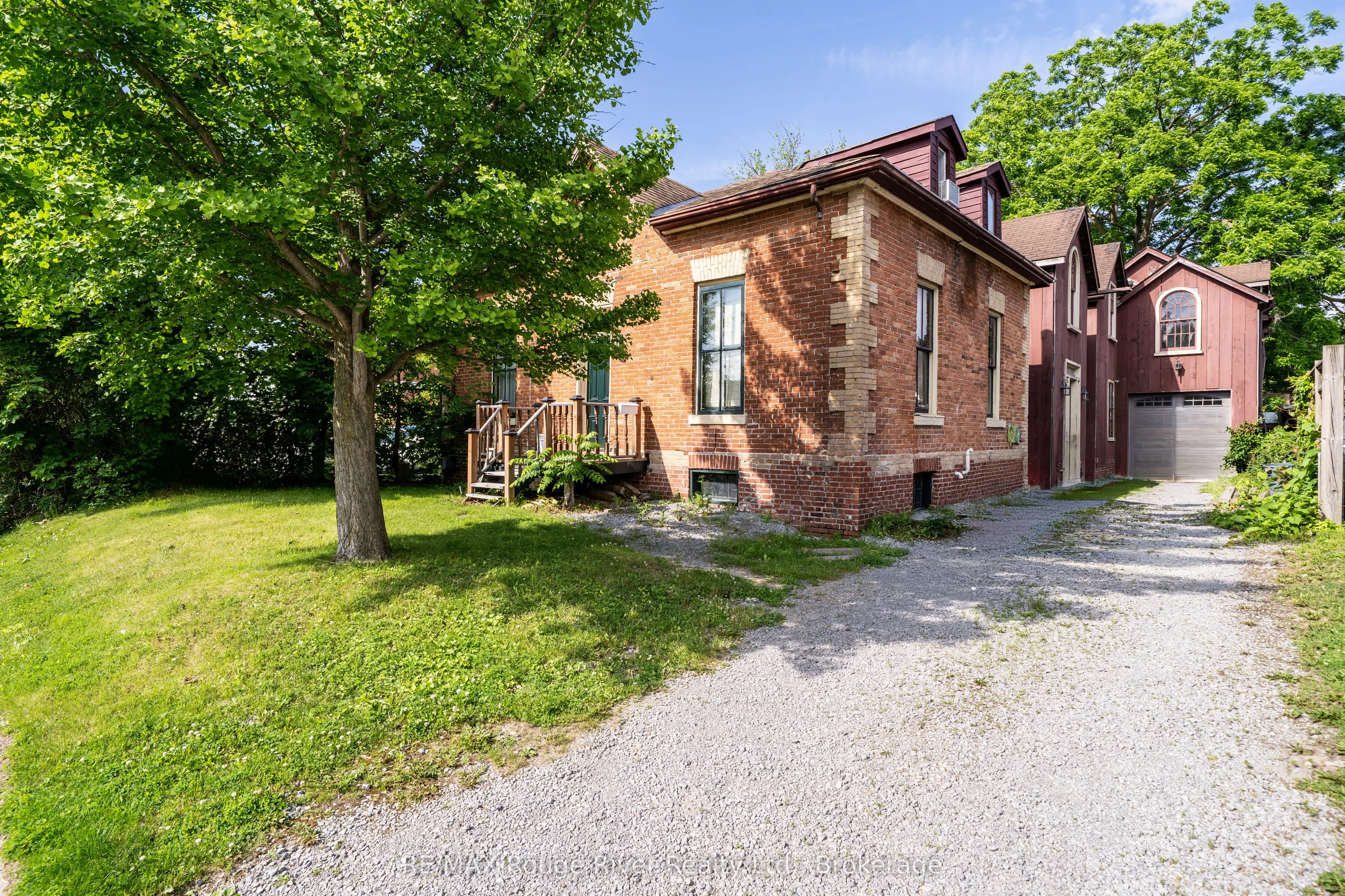 342 Mary Street N