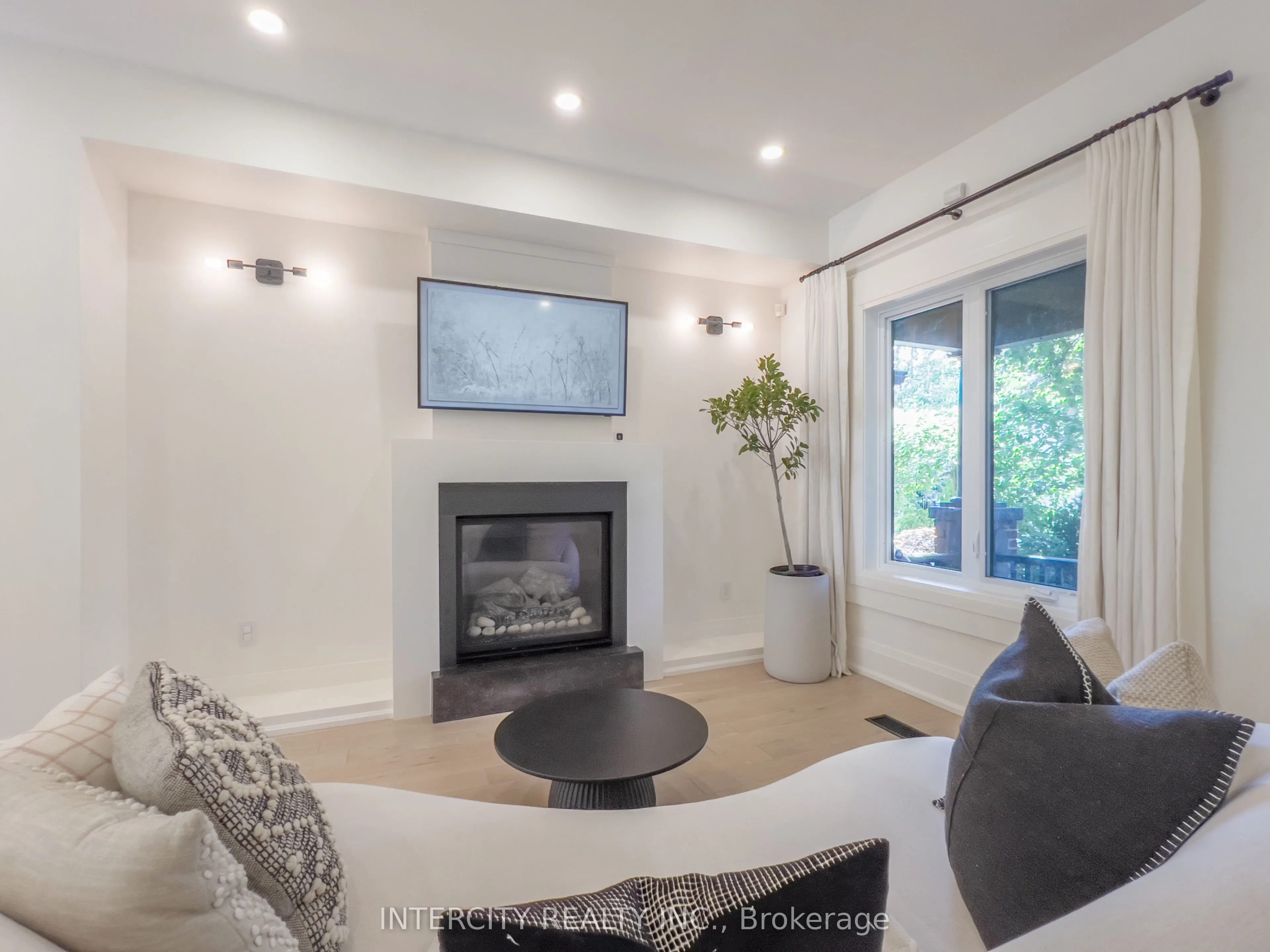 92 Dagmar Avenue