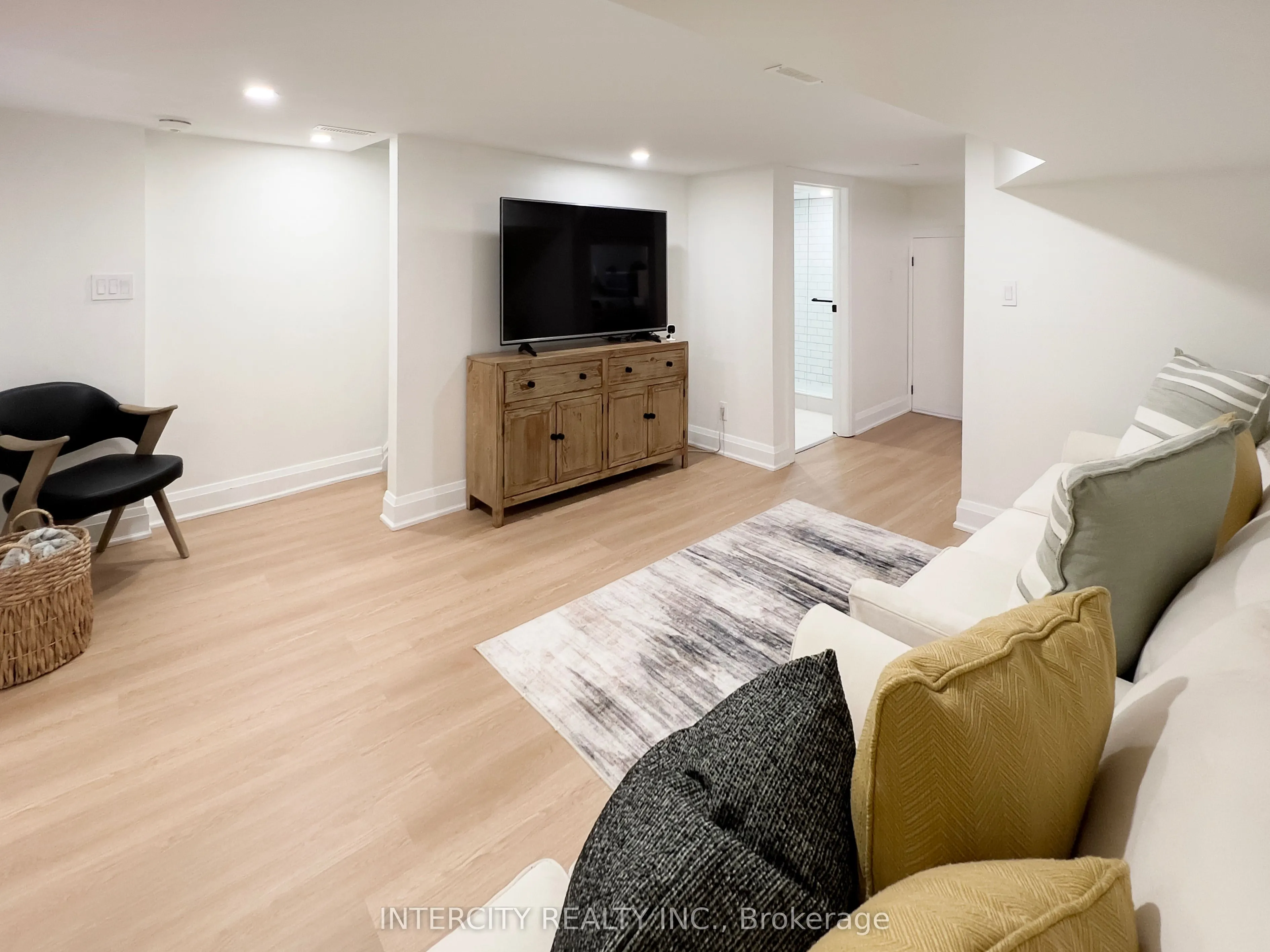 92 Dagmar Avenue