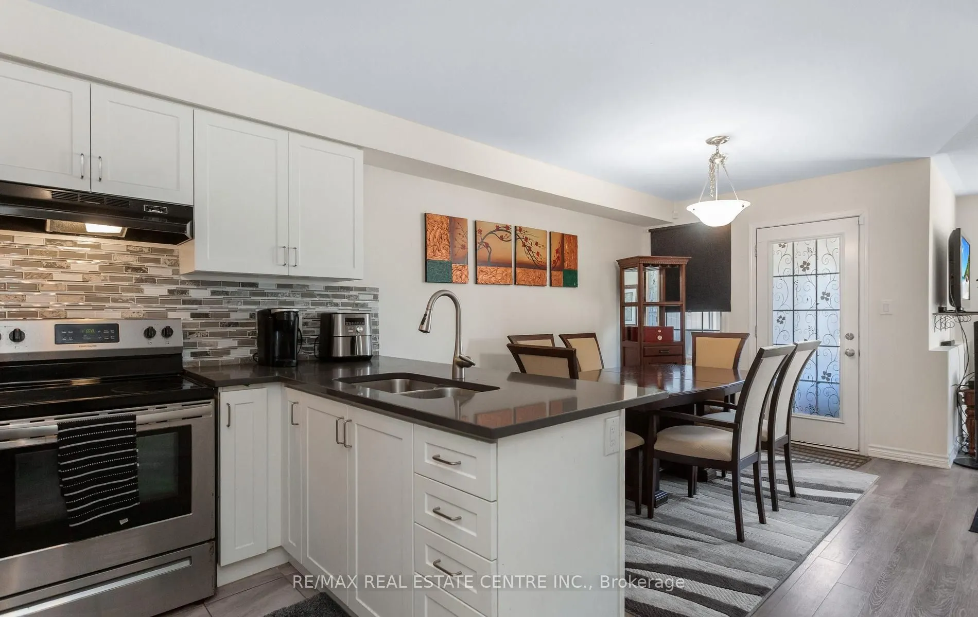 1084 Silk Street