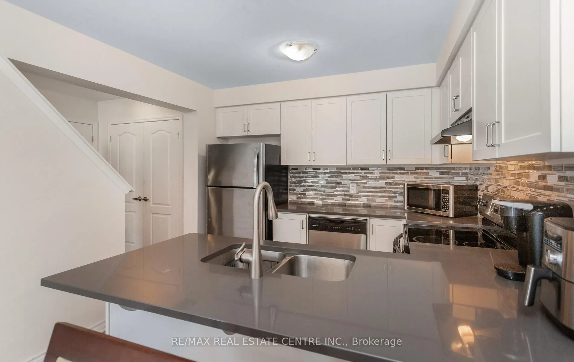 1084 Silk Street