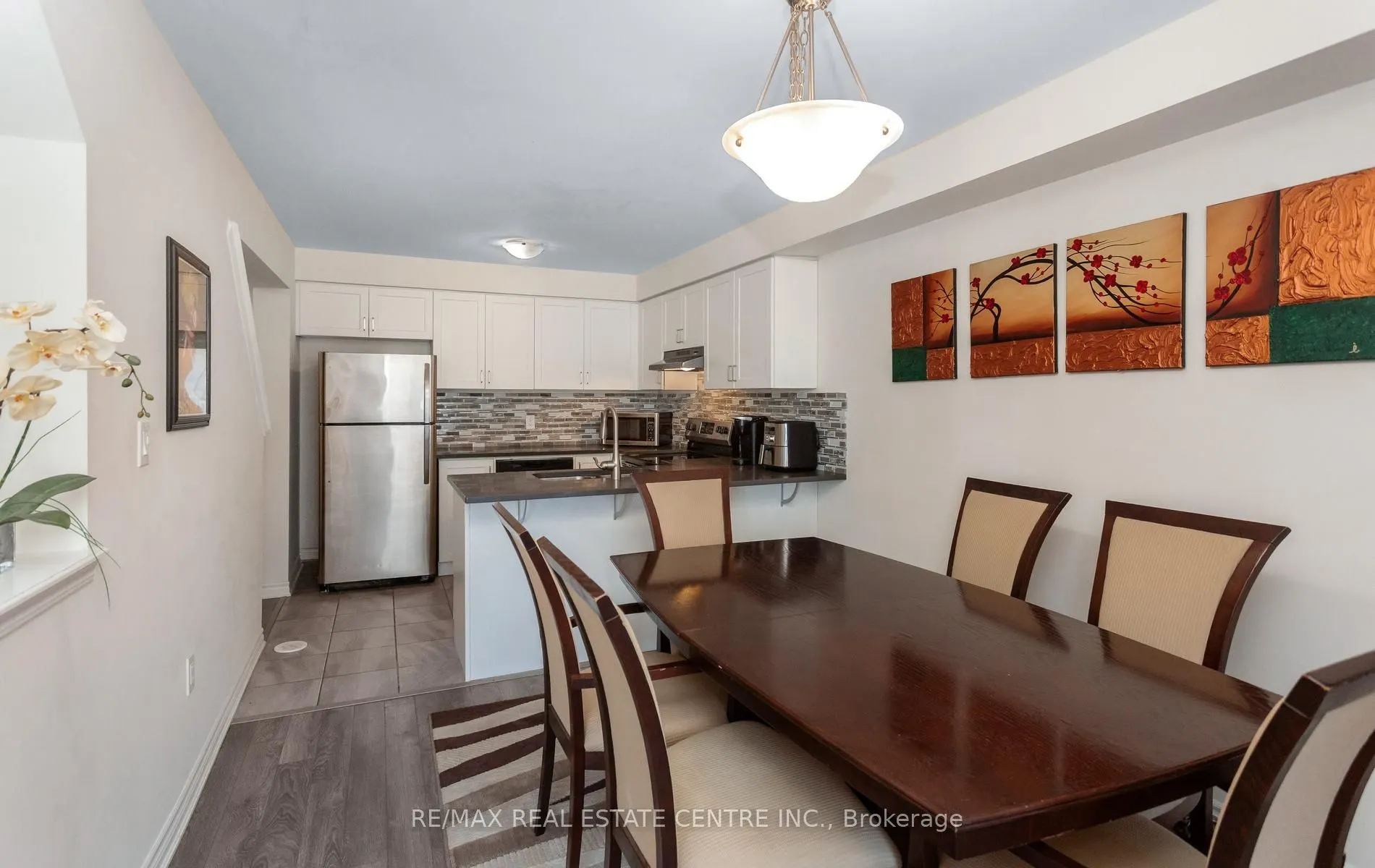 1084 Silk Street