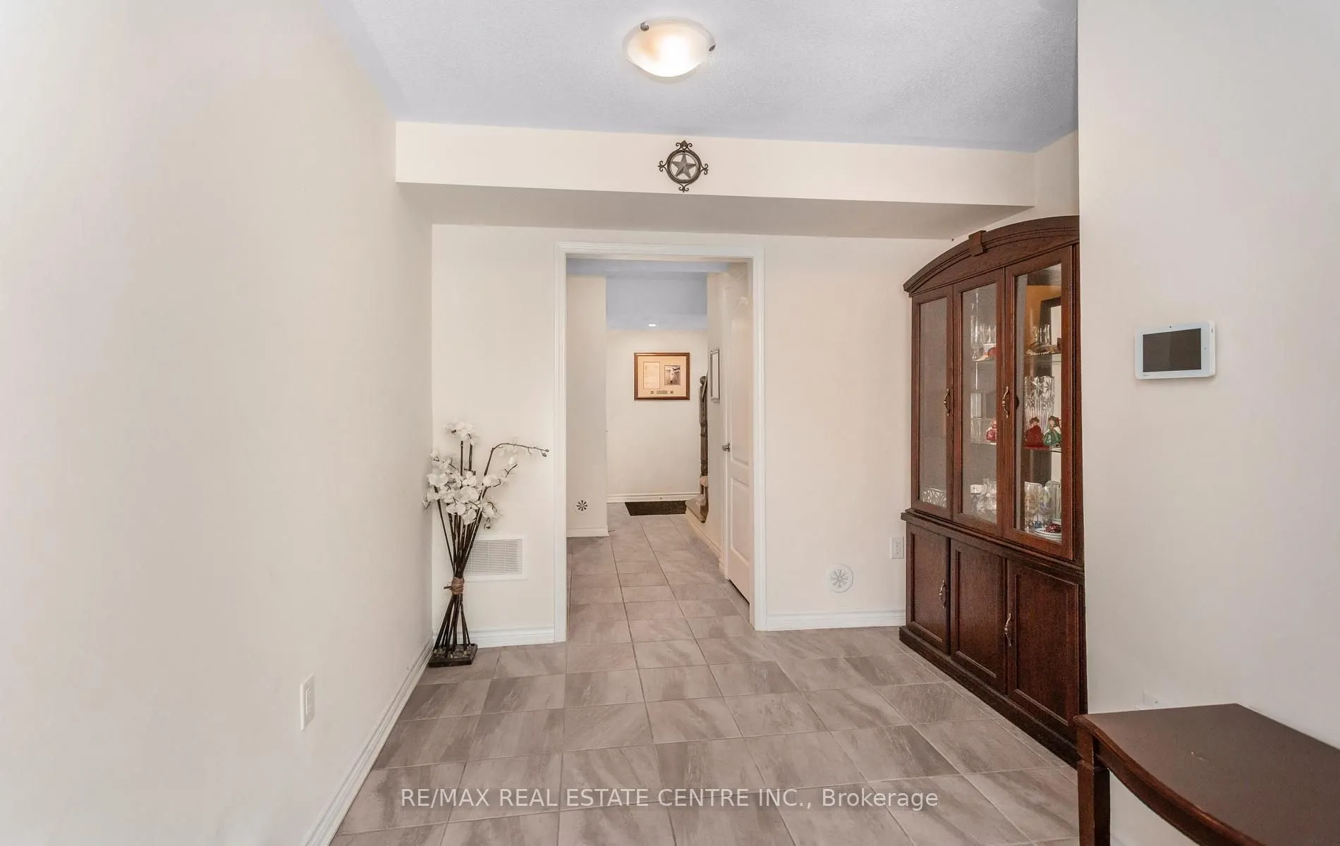 1084 Silk Street